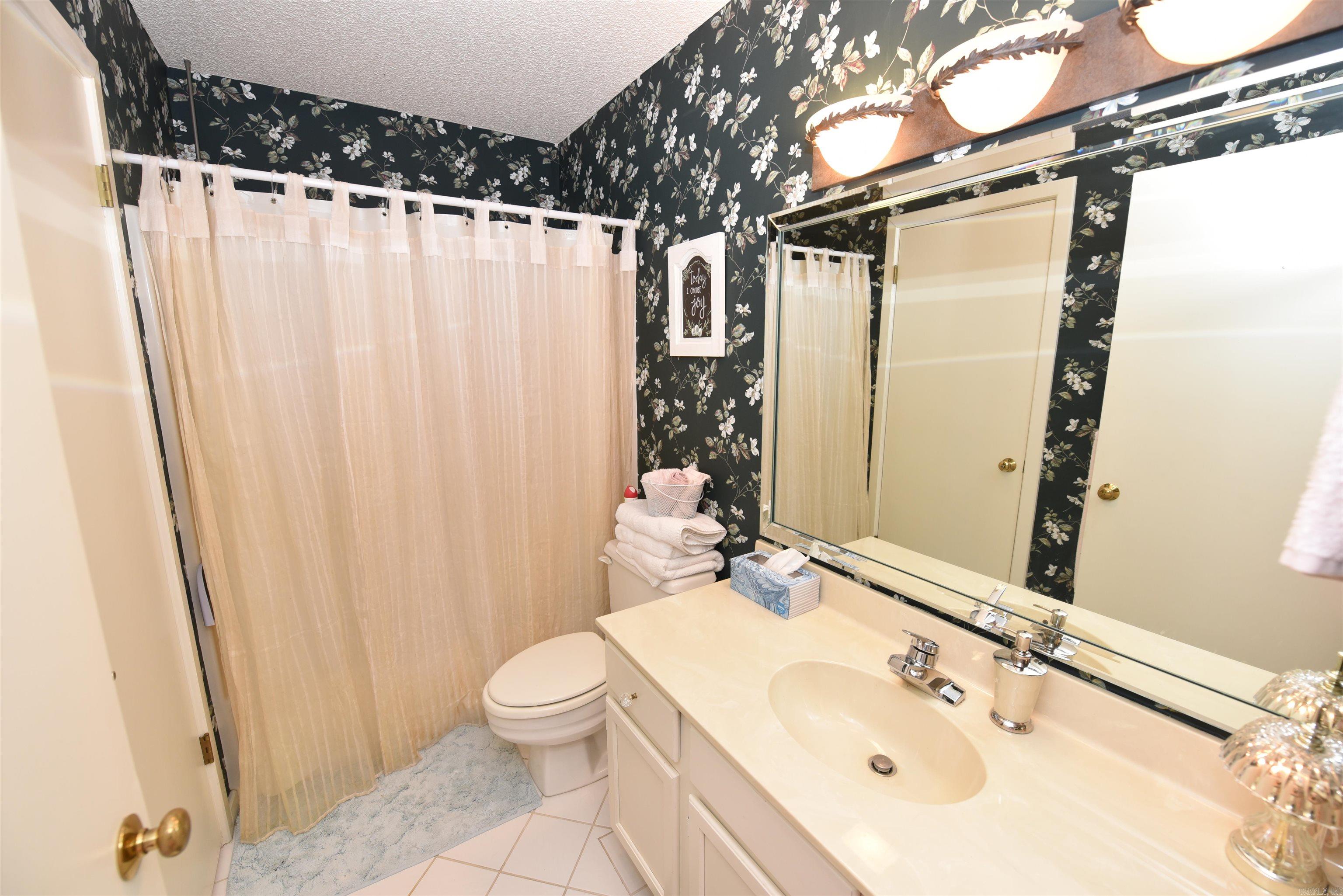 COUNTRY CLUB RIDGE TOWN - Residential