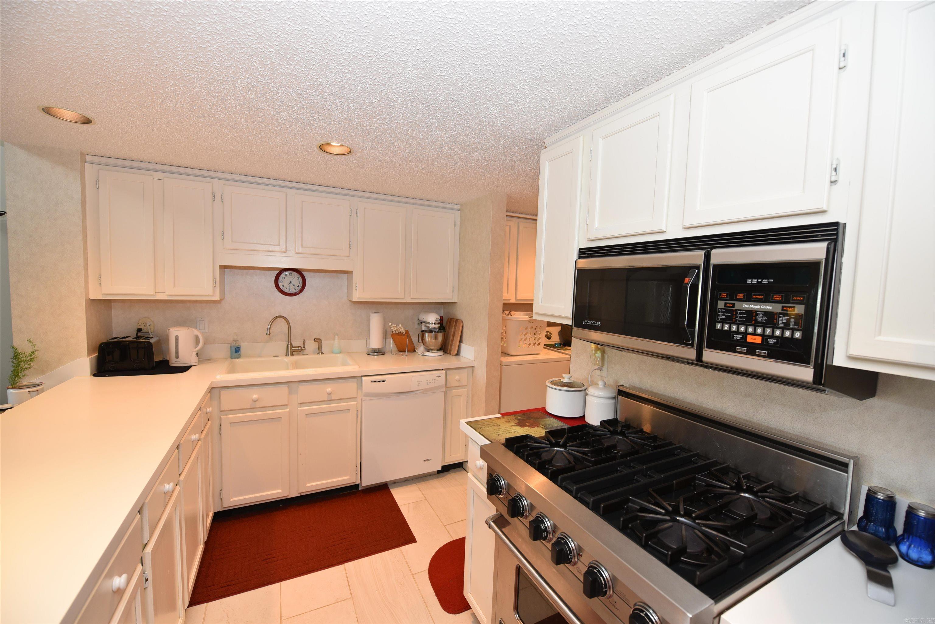 COUNTRY CLUB RIDGE TOWN - Residential