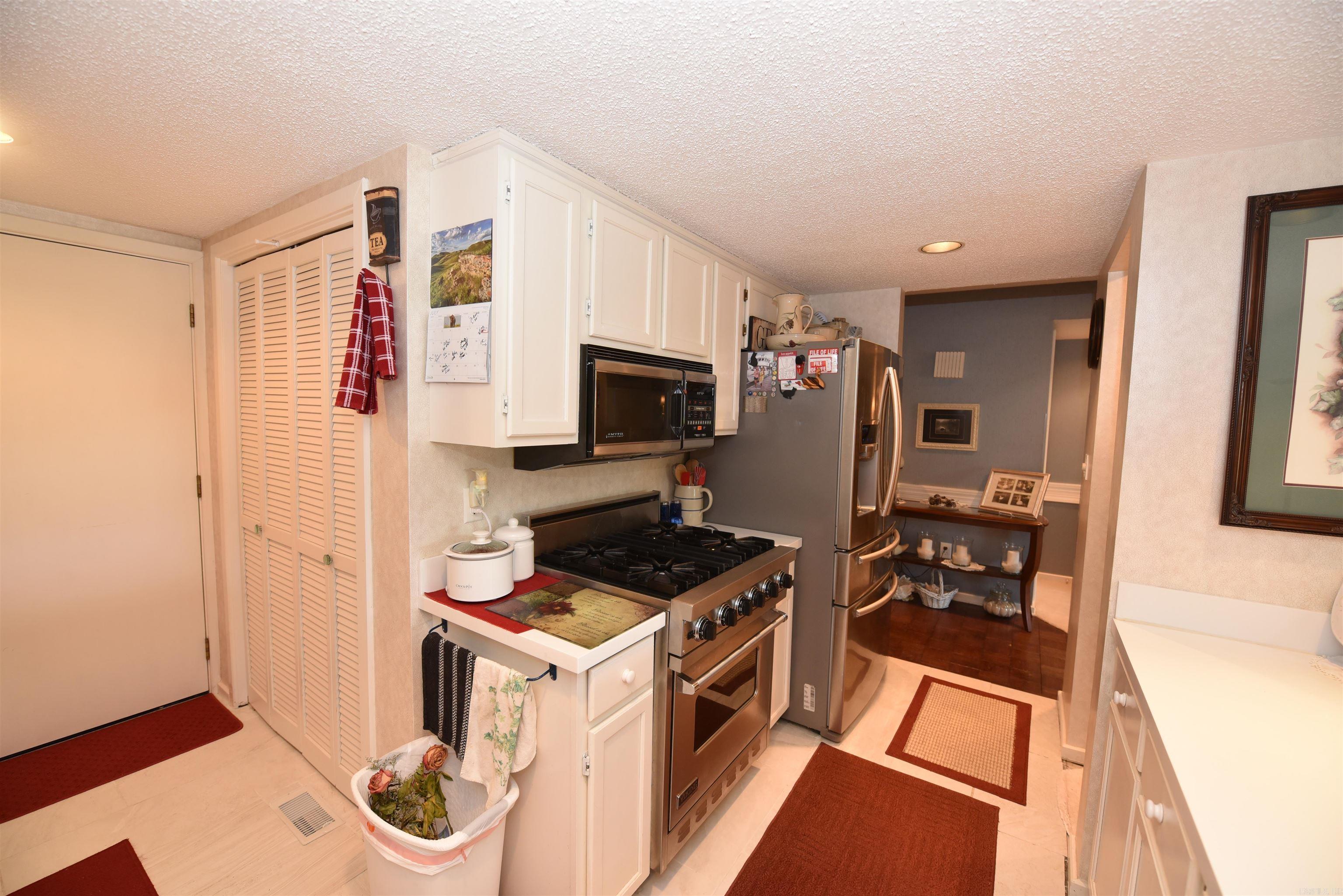 COUNTRY CLUB RIDGE TOWN - Residential