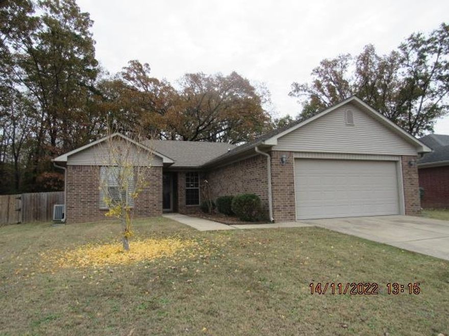 Well maintained home in southwest Conway! Close to Ellen Smith Elementary School! Amenities include split bedroom plan, large eat-in kitchen, 2 inch blinds throughout, all appliances including refrigerator, washer & dryer, fully fenced yard with oversized patio, 2 car garage, all electric. Small pets negotiable with a non-refundable pet deposit.