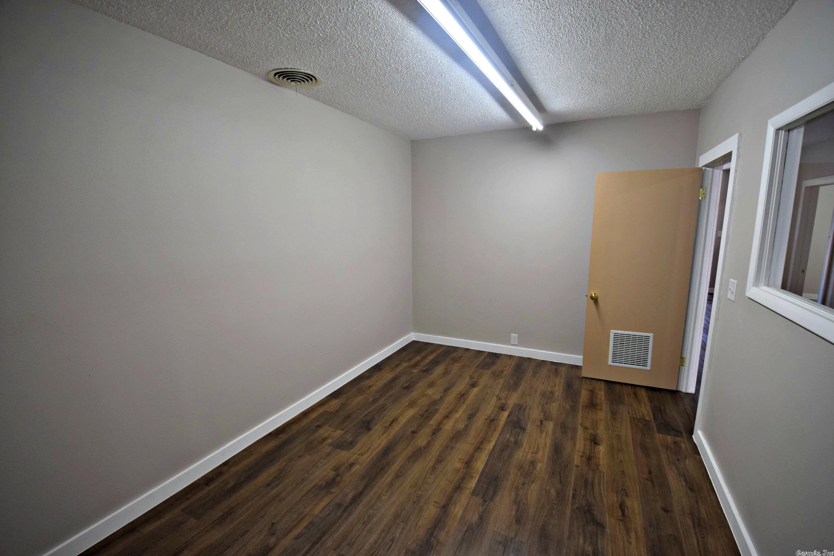 Mena Original - Commercial Sale