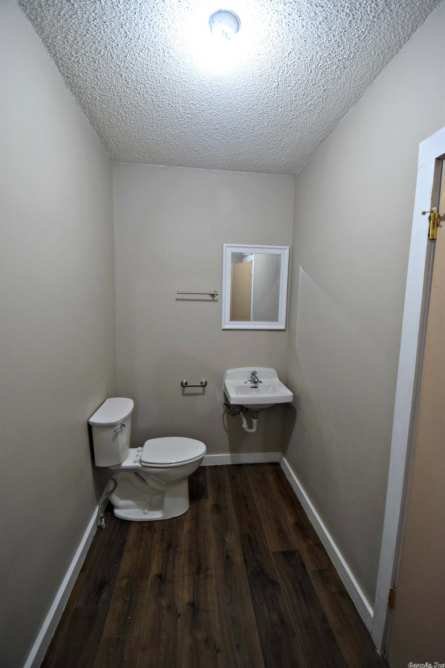 Mena Original - Commercial Sale