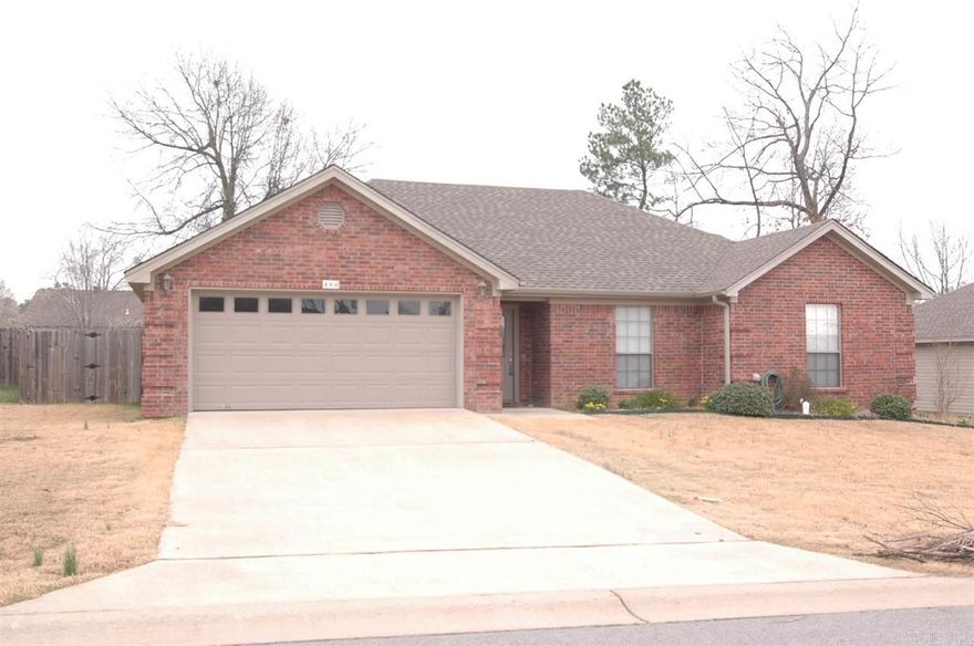 See Show/Agent Remarks Located at 400 Cheshire Dr. is a 3 BR/2 BA NON-SMOKING House for Rent in Little Rock suburb of Benton w/approximately 1532 Sq Ft. The Eat-In Kitchen is furnished with Gas Range, Dishwasher & Disposal. You provide the Fridge The Washer/Electric Dryer connections are located in a separate utility room. INCLUDES: CH/A, Gas fireplace, ceramic & carpet floors, ceiling fans, tray ceiling, plantation blinds, jetted tub, patio, large privacy fenced yard & 2 car Garage.