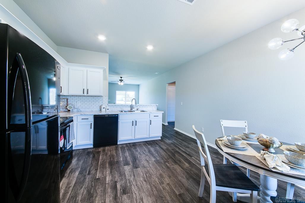 STAGECOACH MEADOWS - Residential