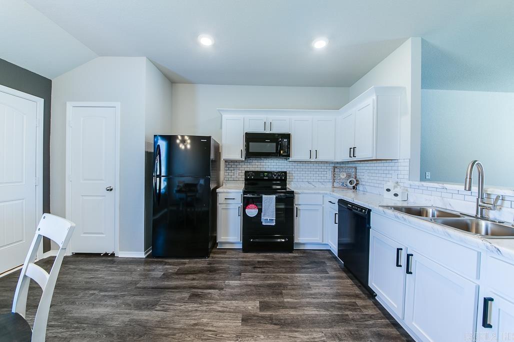 STAGECOACH MEADOWS - Residential