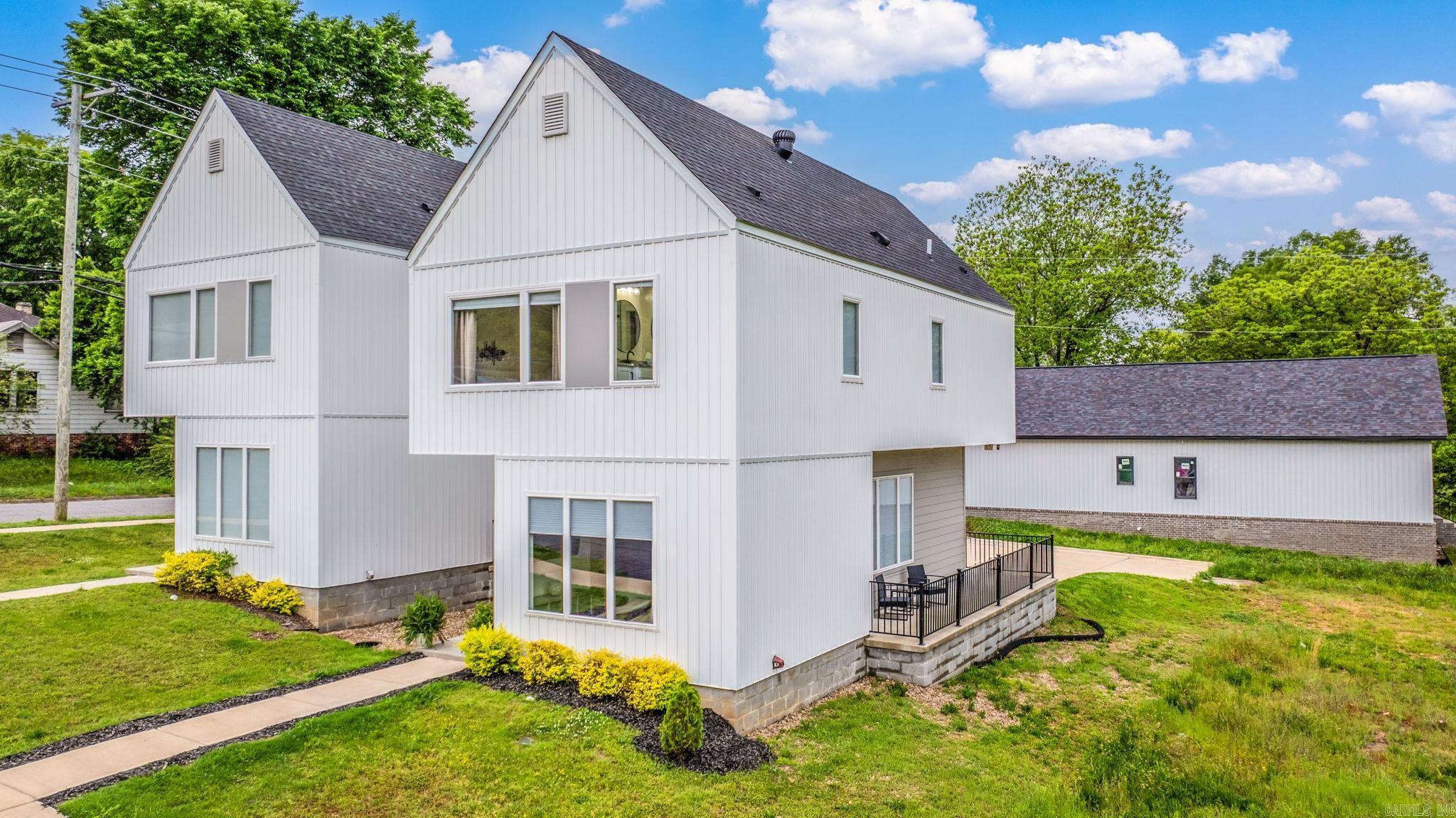 COTTAGES ON PARK II - Residential