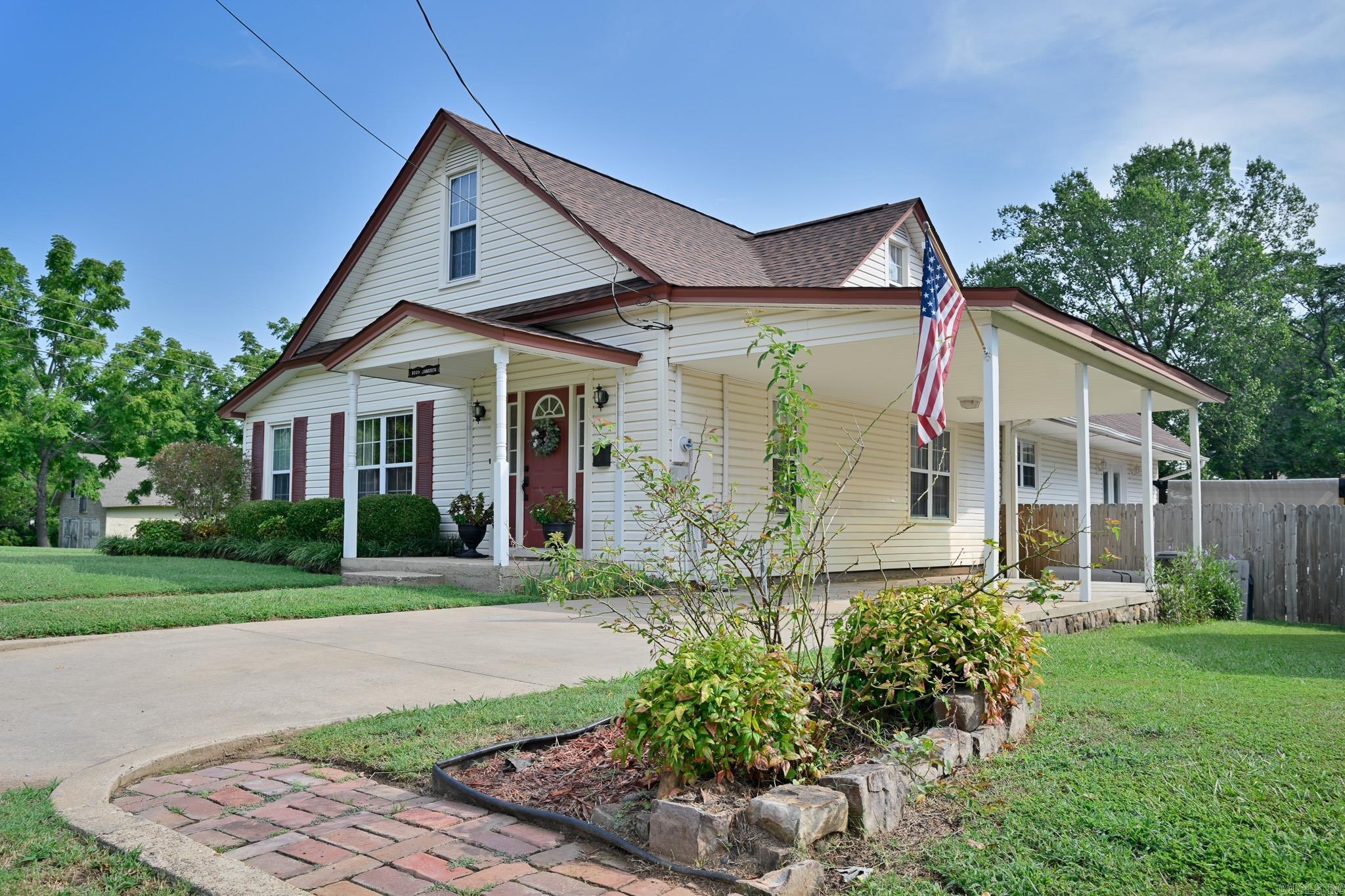 Mena Original - Residential