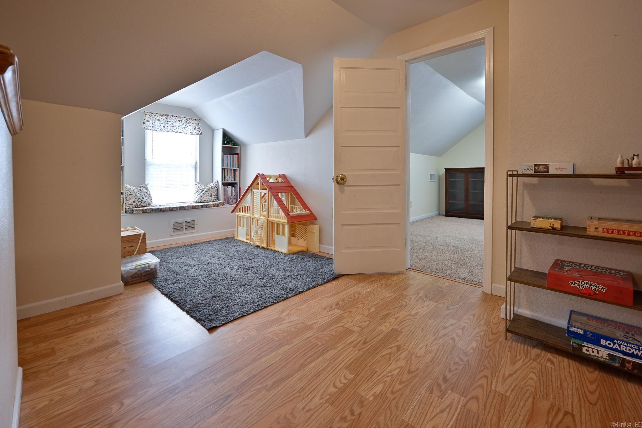 Mena Original - Residential