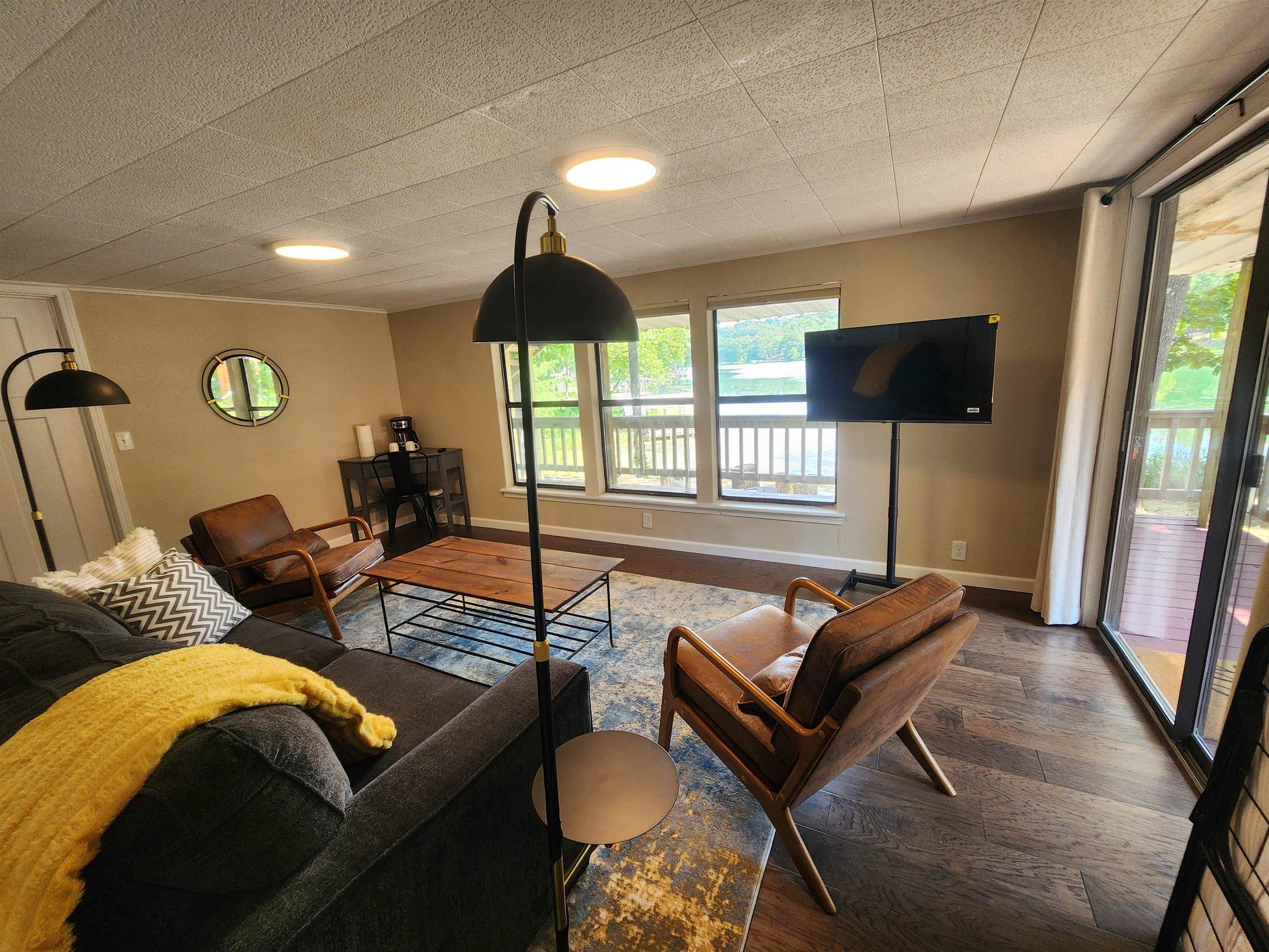 WEST LAKE - Residential