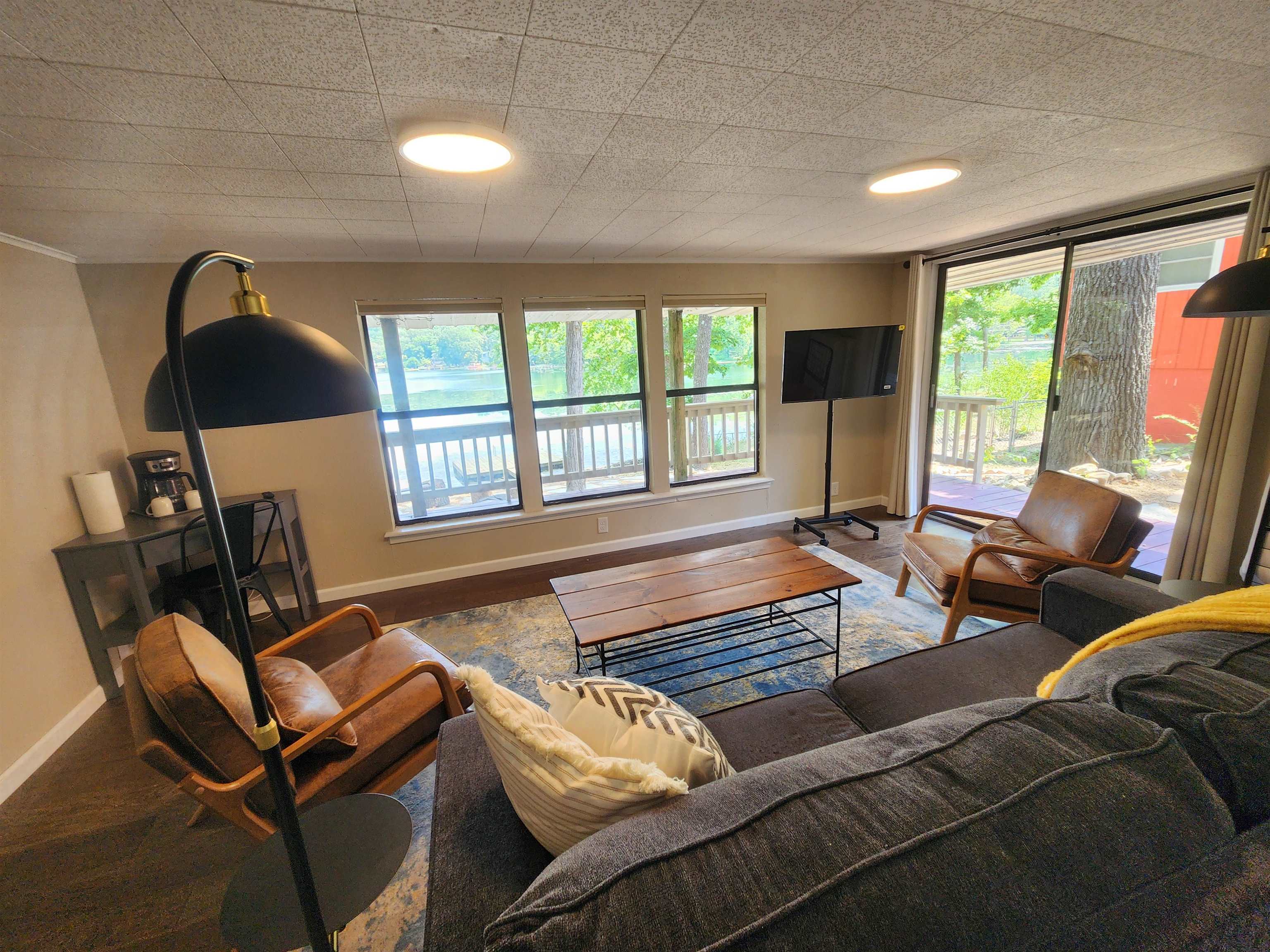 WEST LAKE - Residential