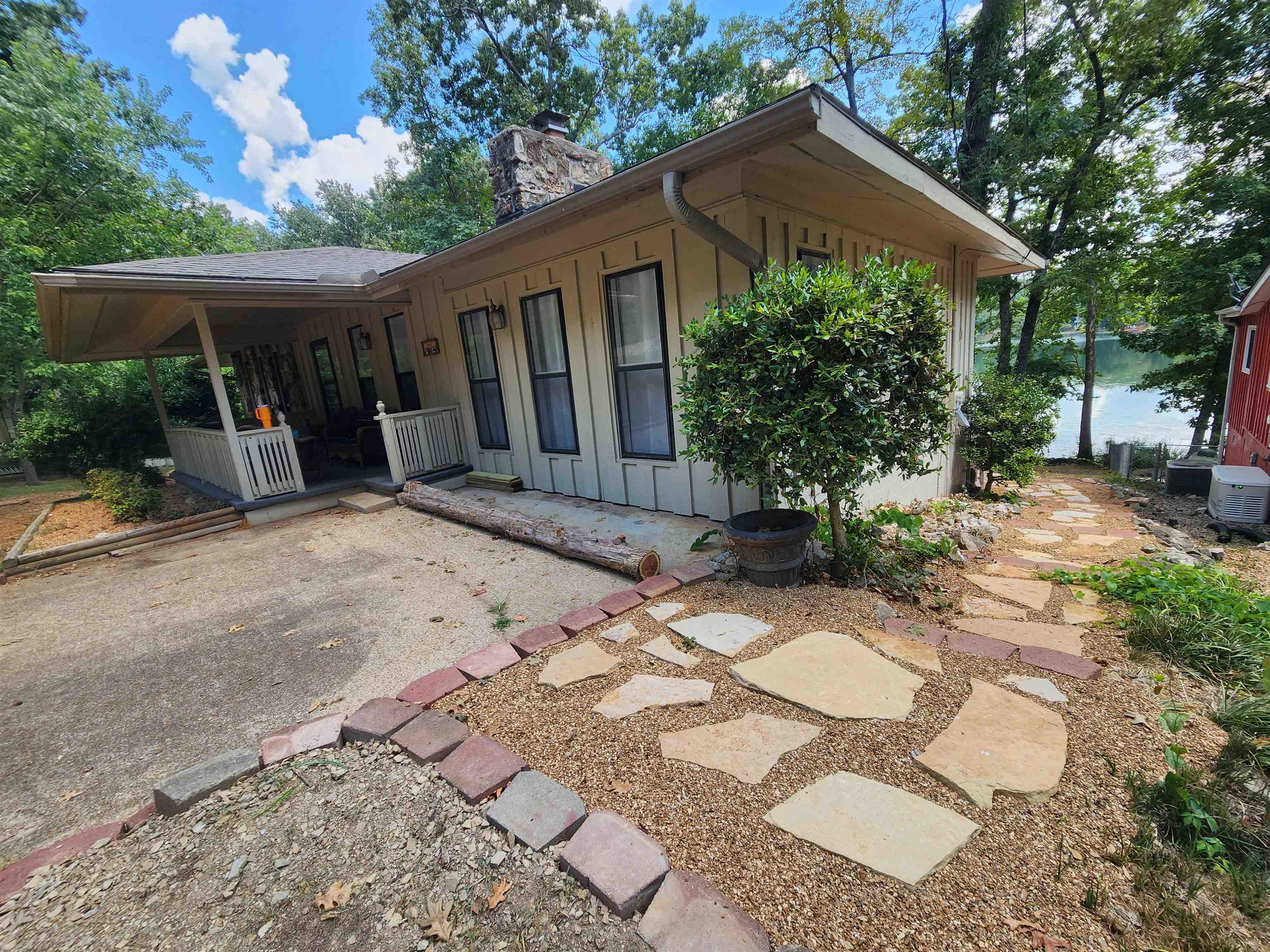WEST LAKE - Residential