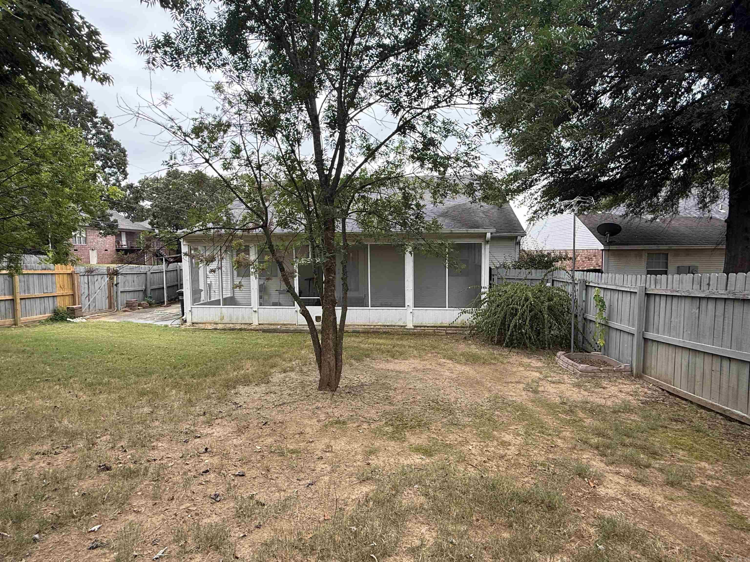RIVER OAKS COMMONS - Residential