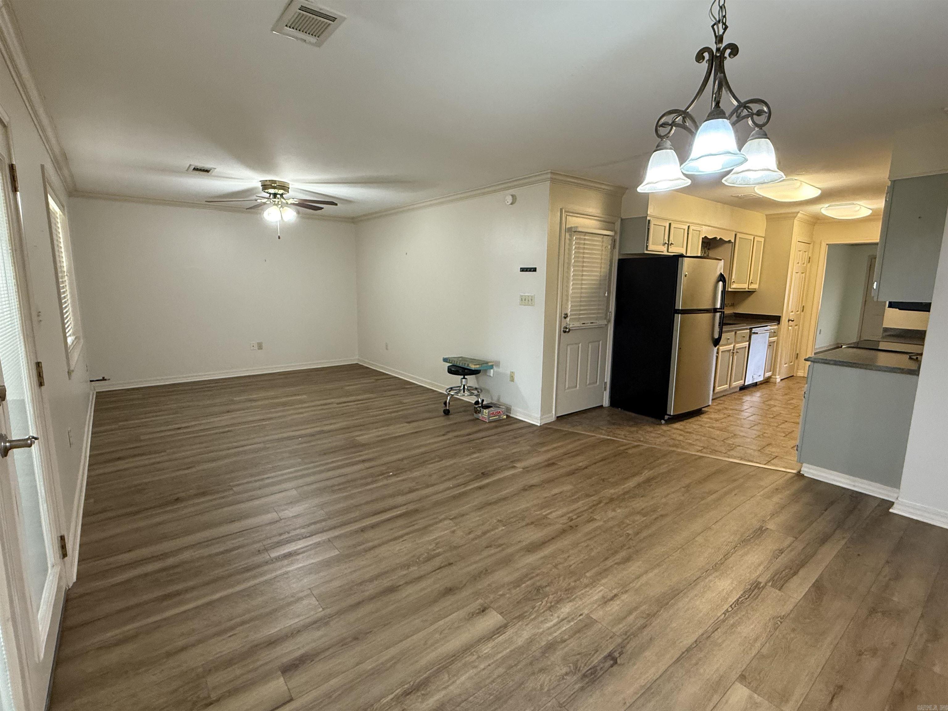 RIVER OAKS COMMONS - Residential