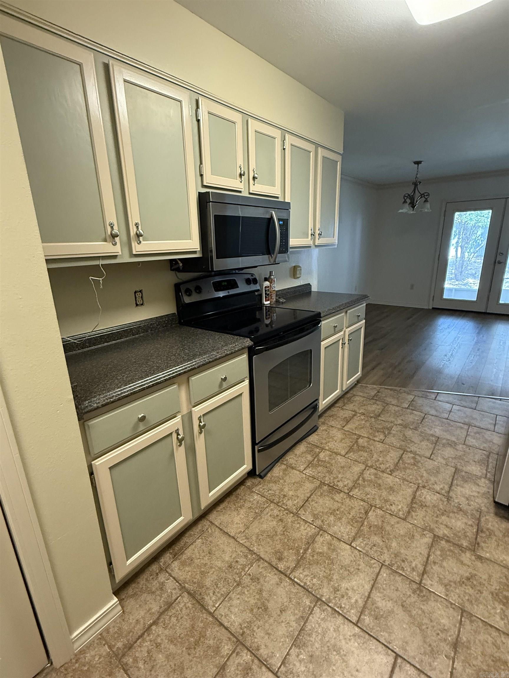 RIVER OAKS COMMONS - Residential
