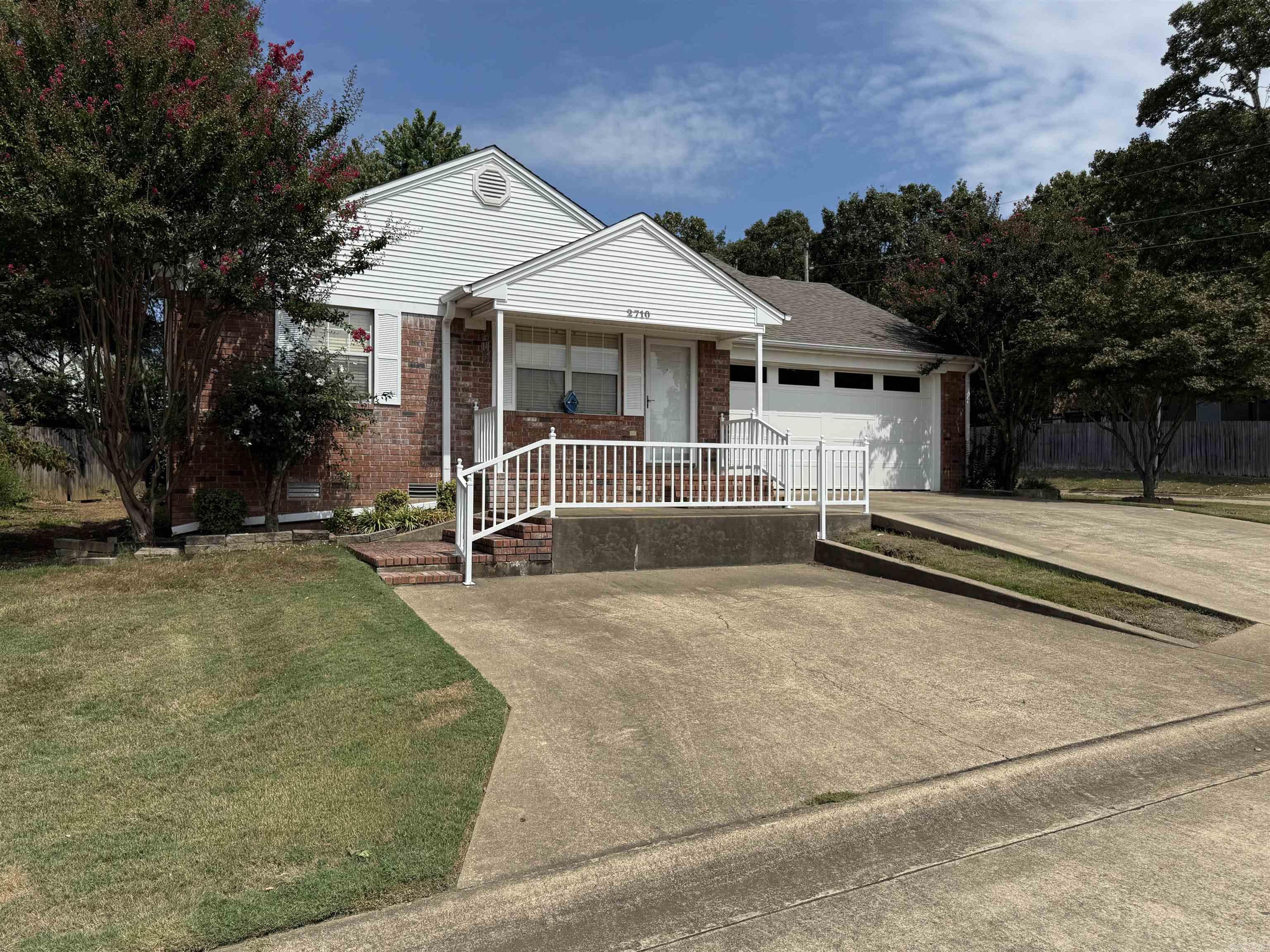 RIVER OAKS COMMONS - Residential