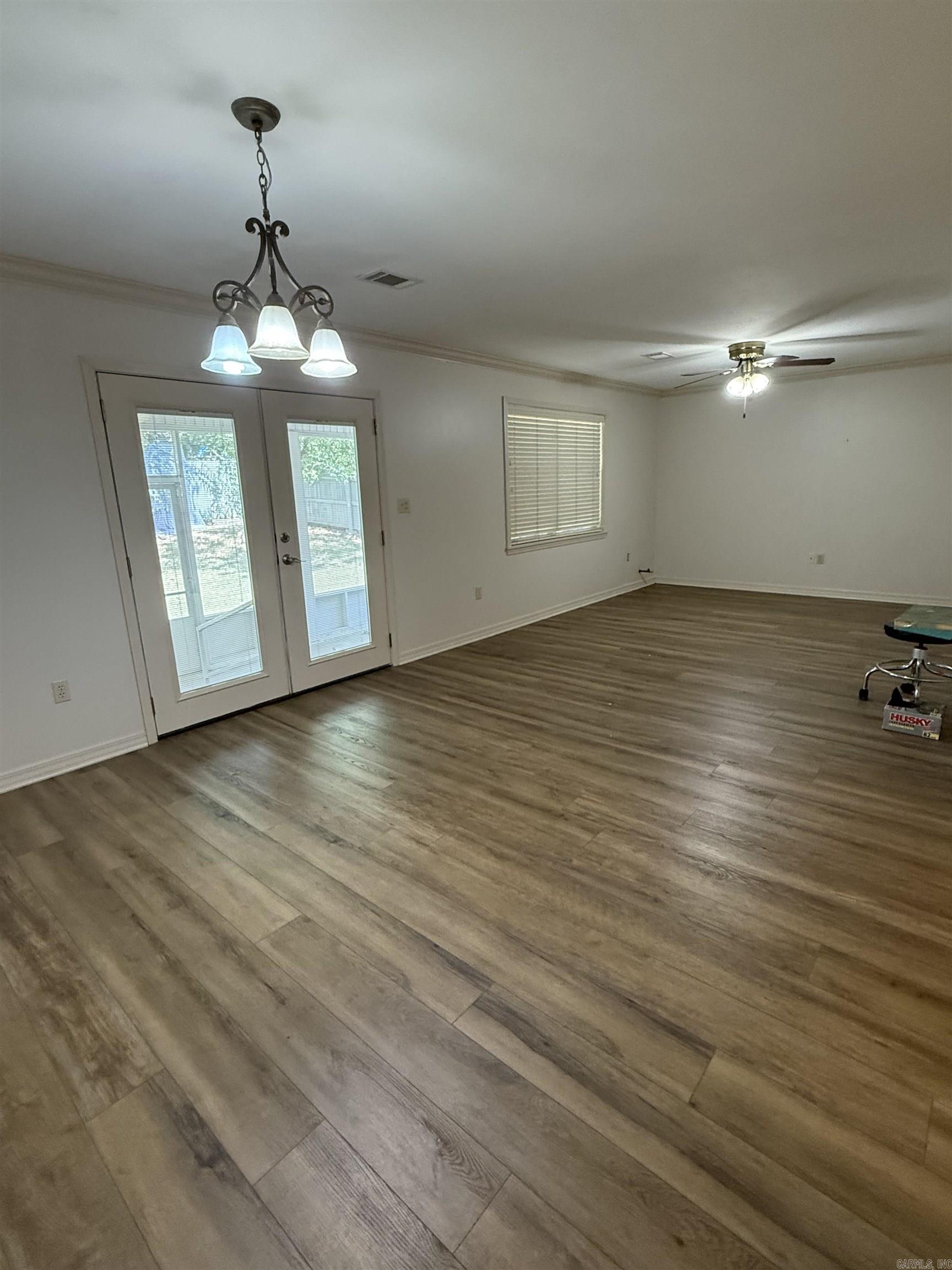 RIVER OAKS COMMONS - Residential