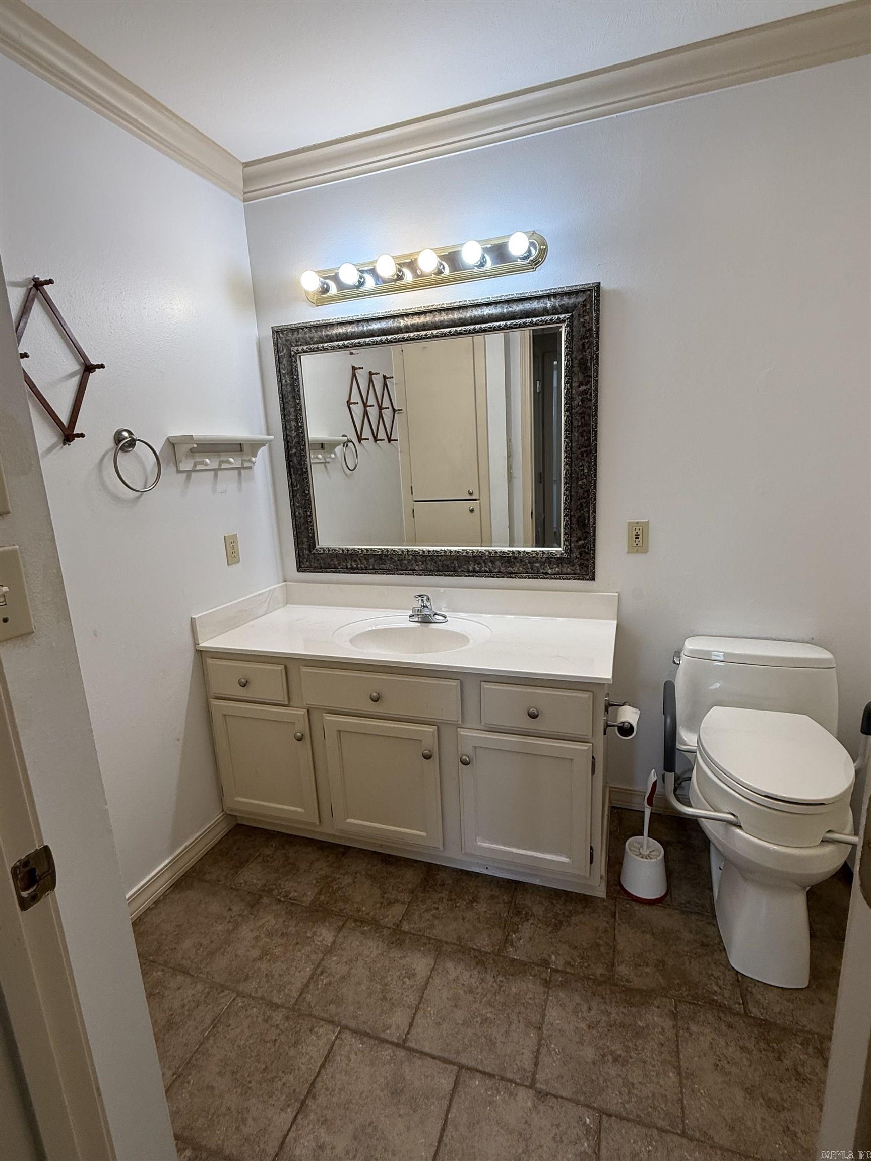 RIVER OAKS COMMONS - Residential