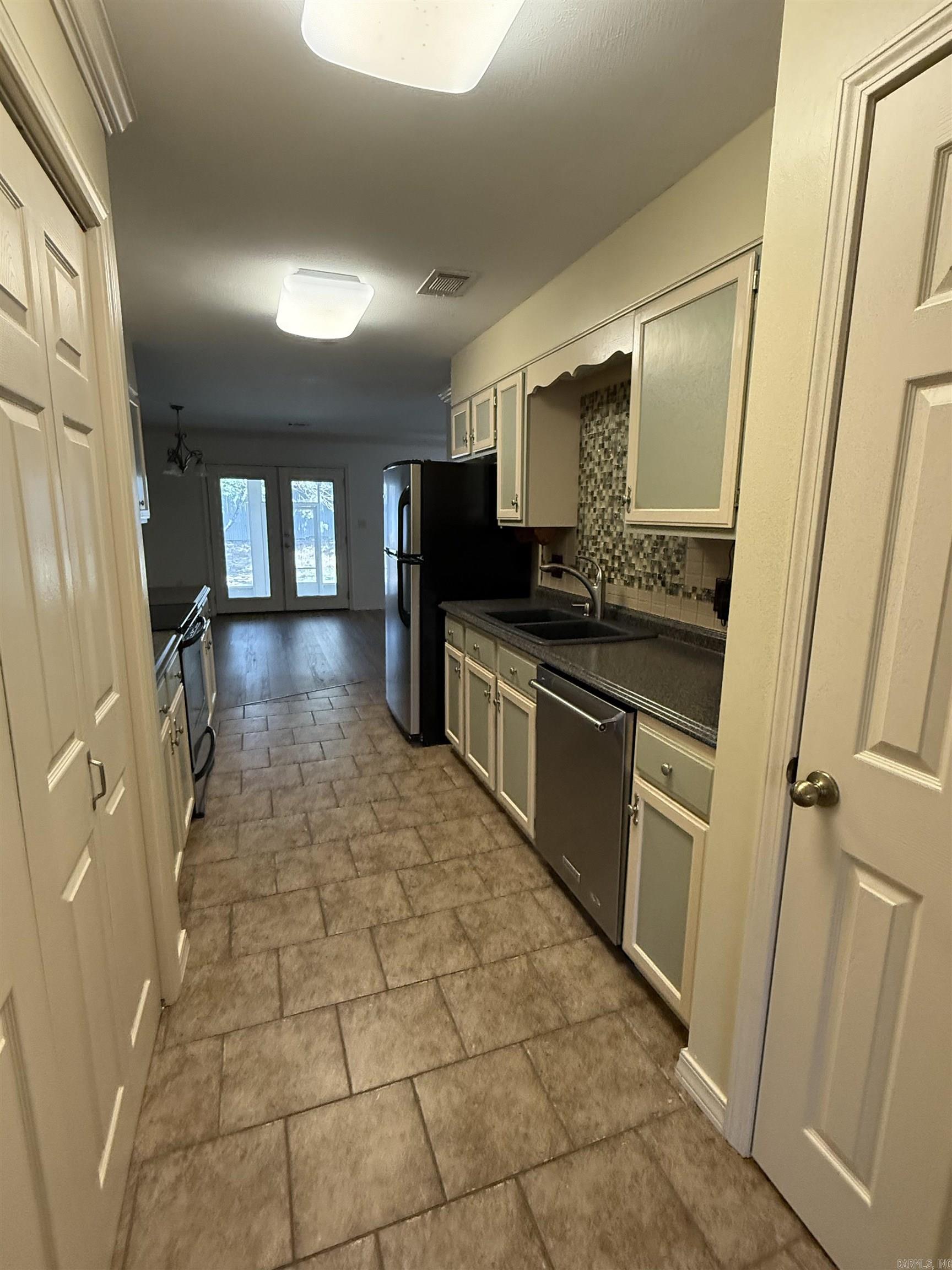 RIVER OAKS COMMONS - Residential