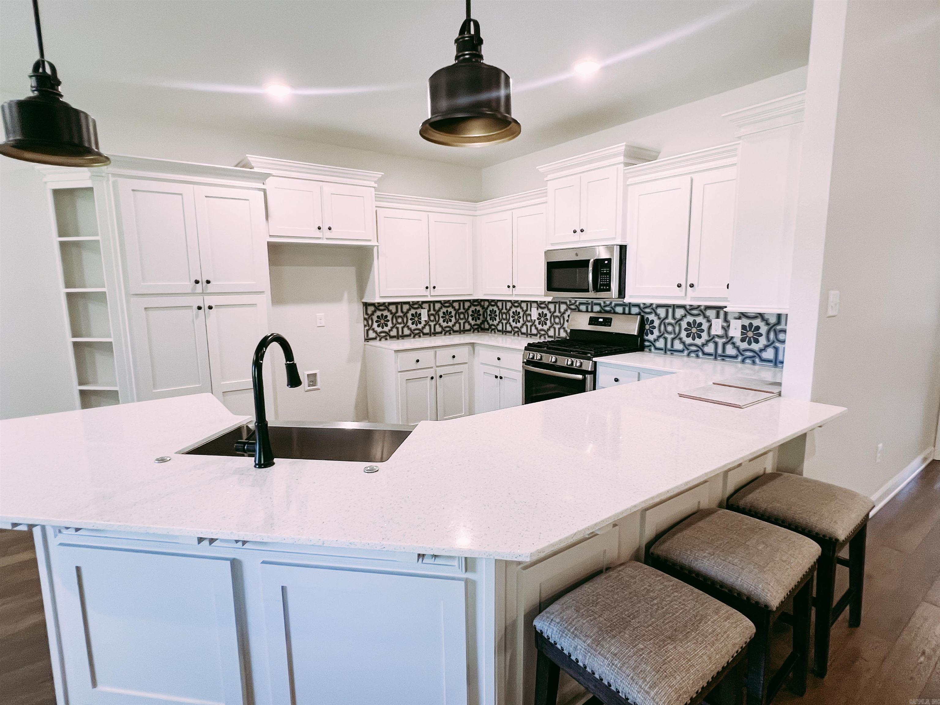 SHADOW CREEK - Residential