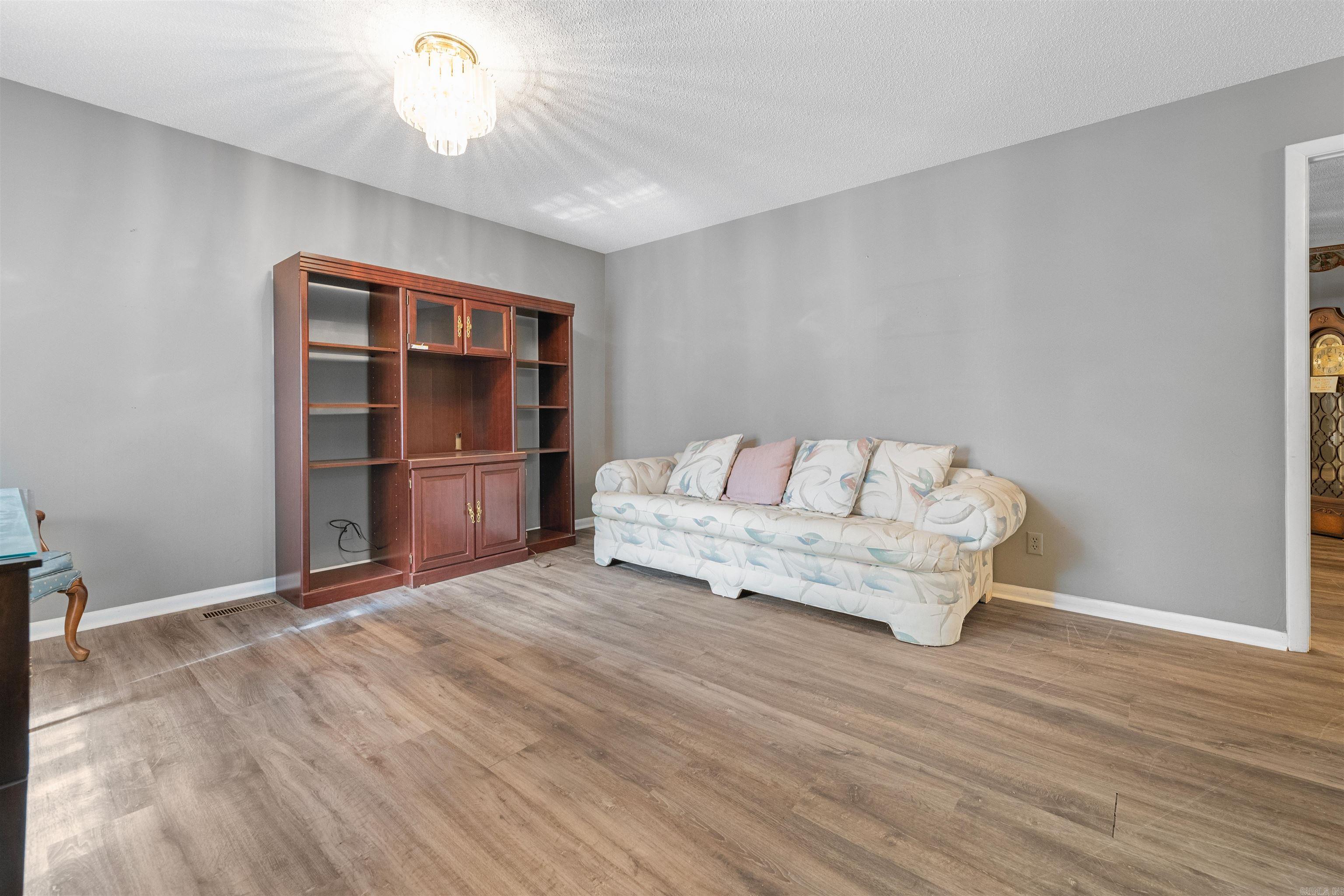 INDIAN HILLS - Residential