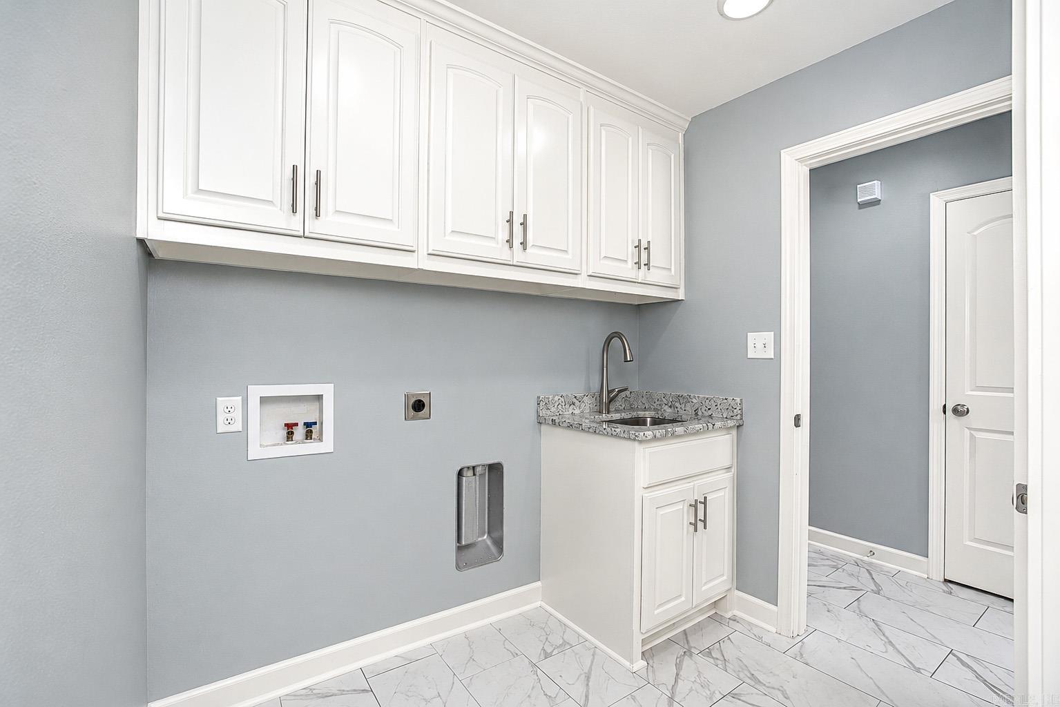 DANIELS OAKS - Residential