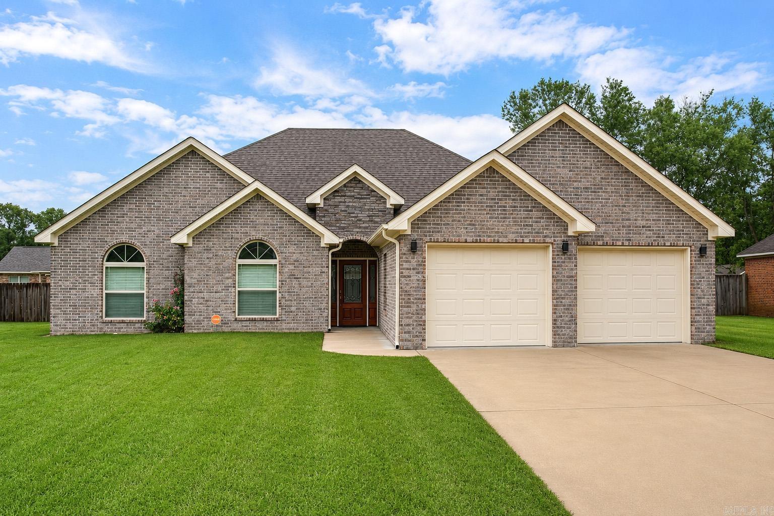 DANIELS OAKS - Residential