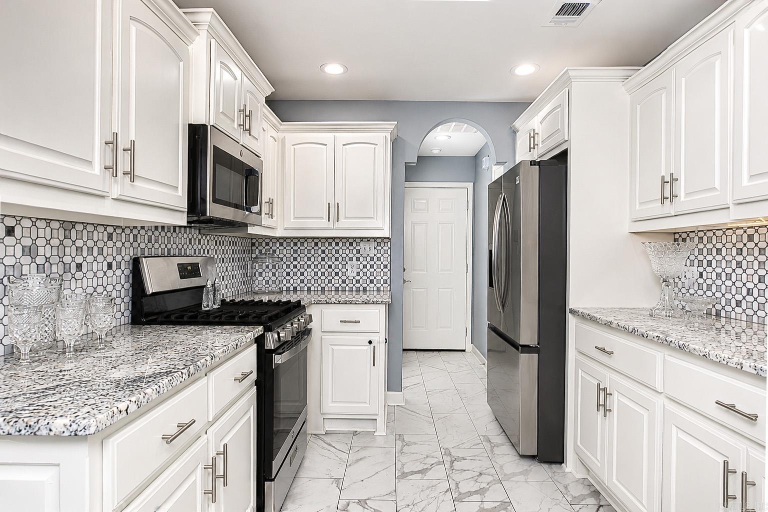 DANIELS OAKS - Residential