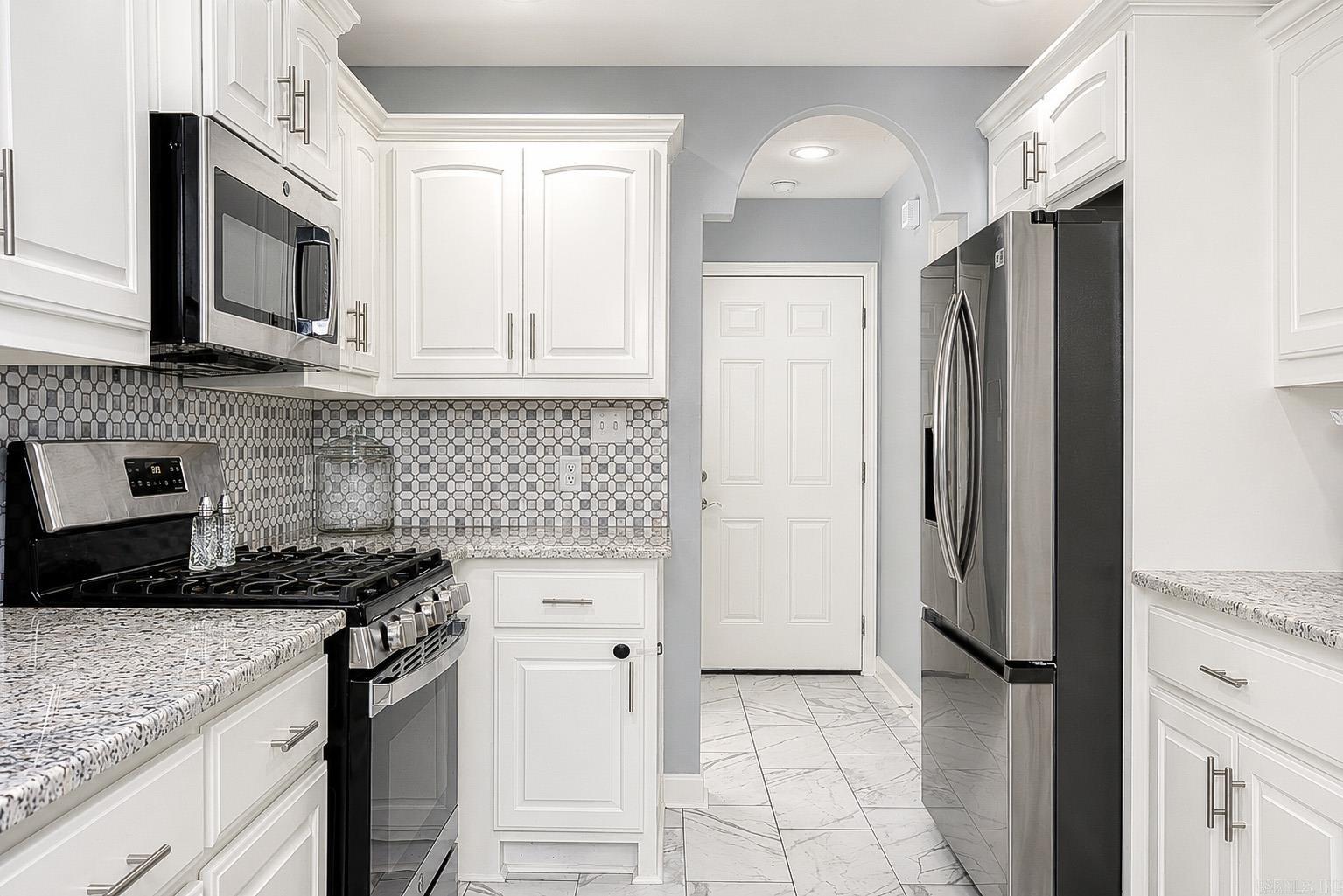 DANIELS OAKS - Residential