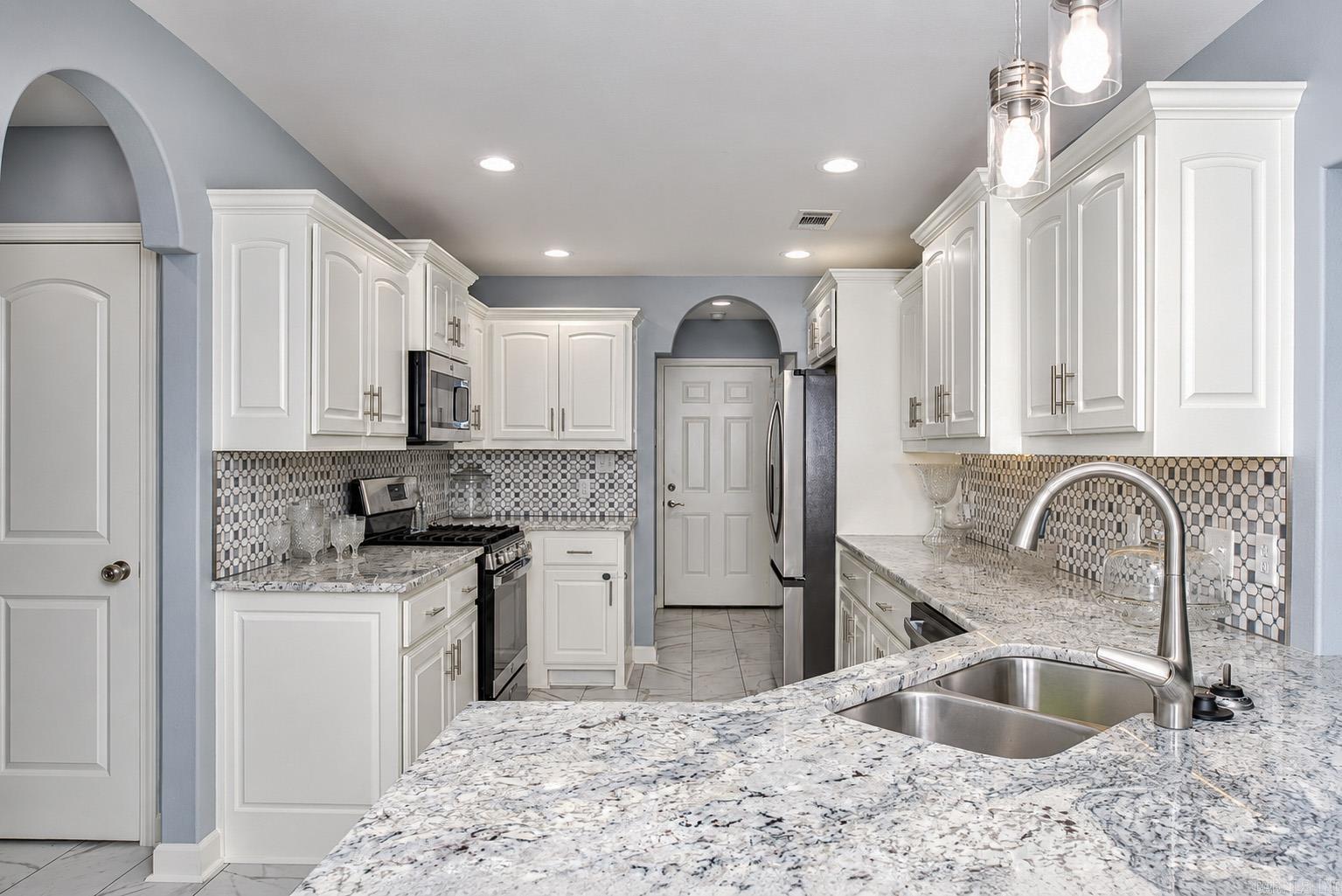 DANIELS OAKS - Residential