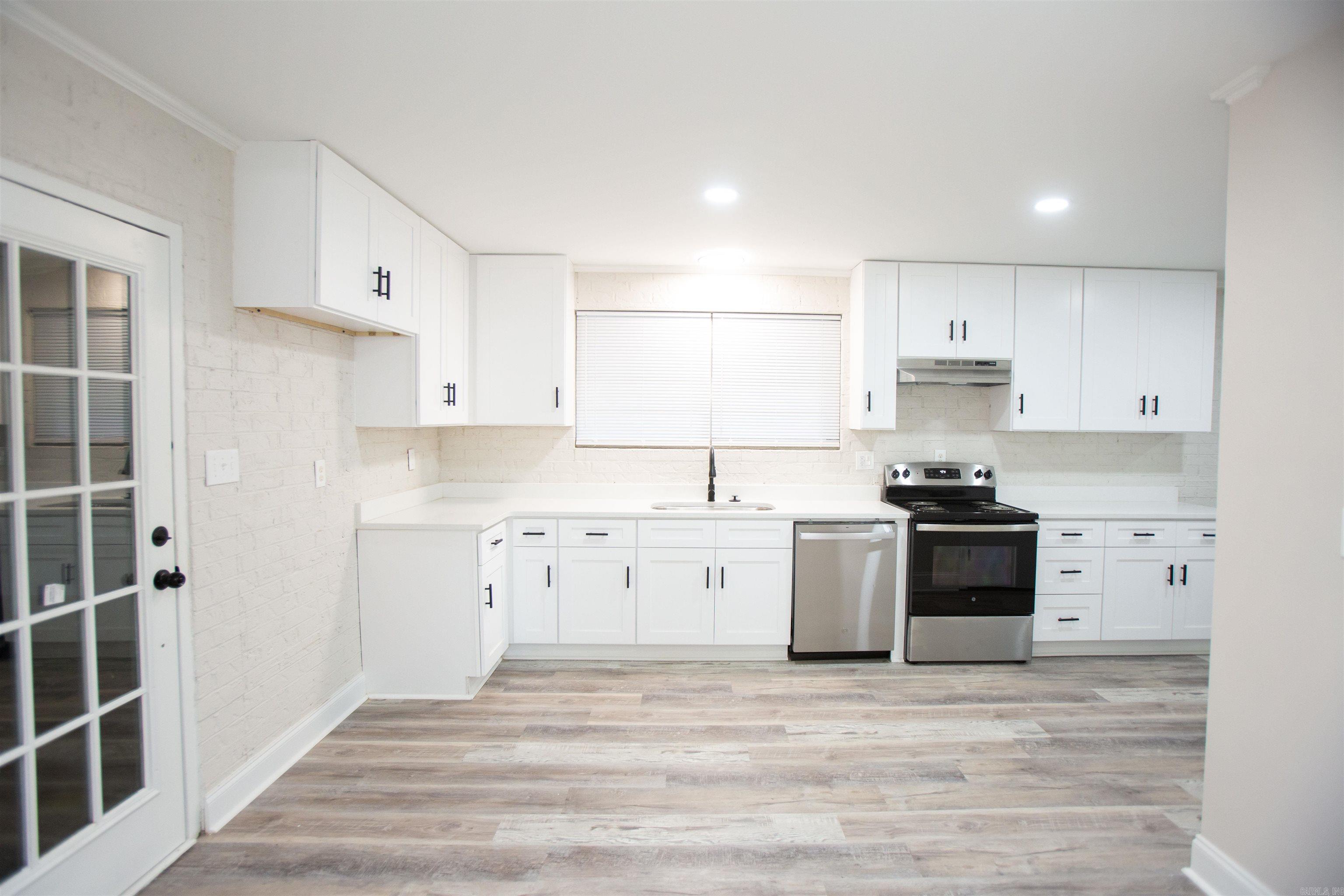 CAMELOT ESTATES - Residential