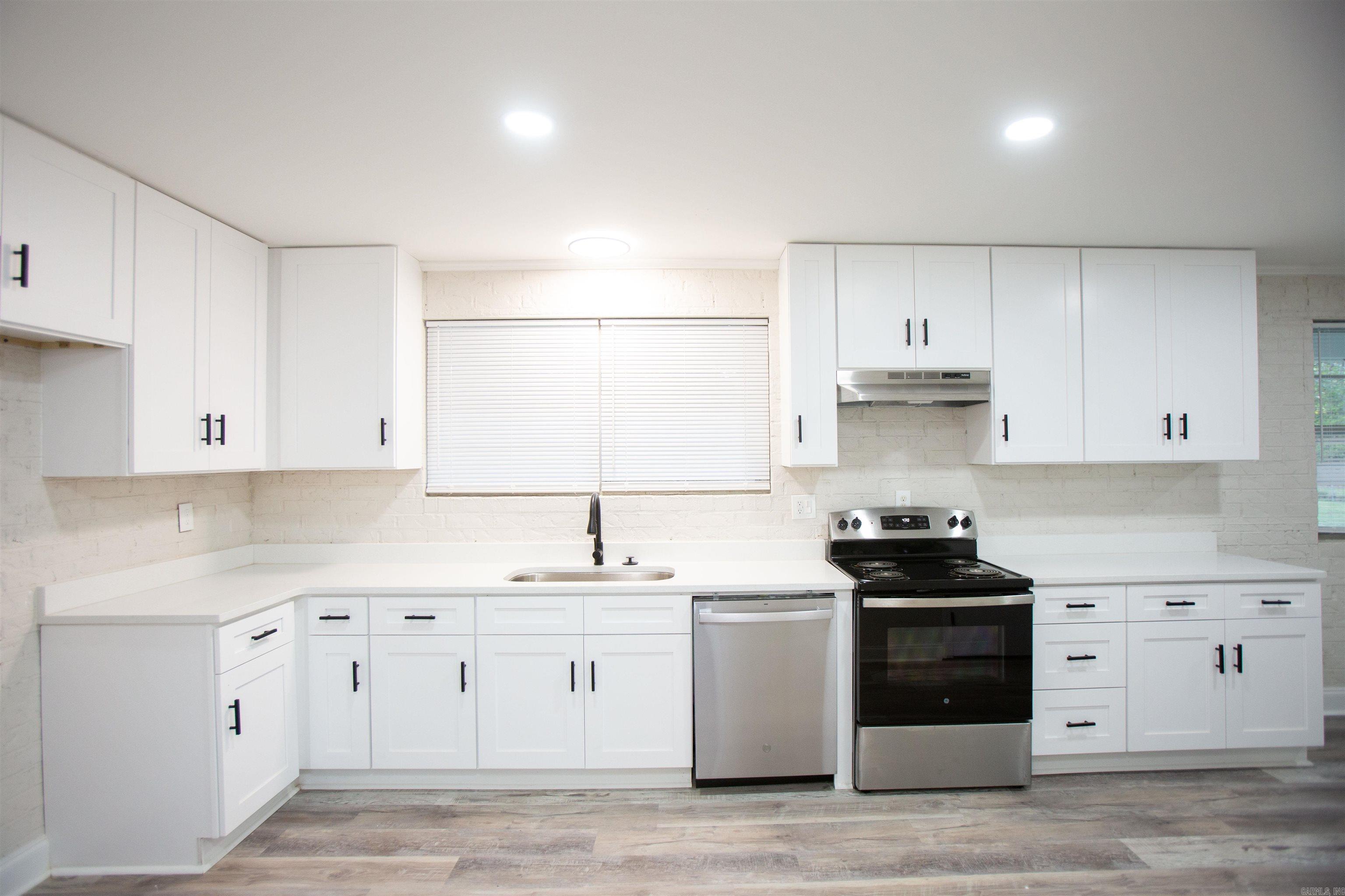 CAMELOT ESTATES - Residential