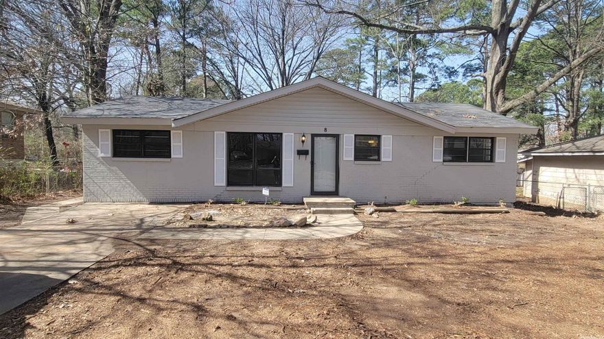 This recently renovated 3 bed 2 bath home is an ideal space for entertaining guests. The home offers plenty of room throughout, including a spacious living area that flows into a newly updated kitchen with ample storage space. The bedrooms are generously sized, with the primary bedroom featuring a large walk-in closet and en-suite bathroom. Both bathrooms have been completely updated with modern fixtures and finishes. The backyard is a great space for gatherings, featuring a large patio area perfect for outdoor entertaining. Whether you're hosting a dinner party or a casual get-together, this home offers the space and comfort you need to make any event a success.