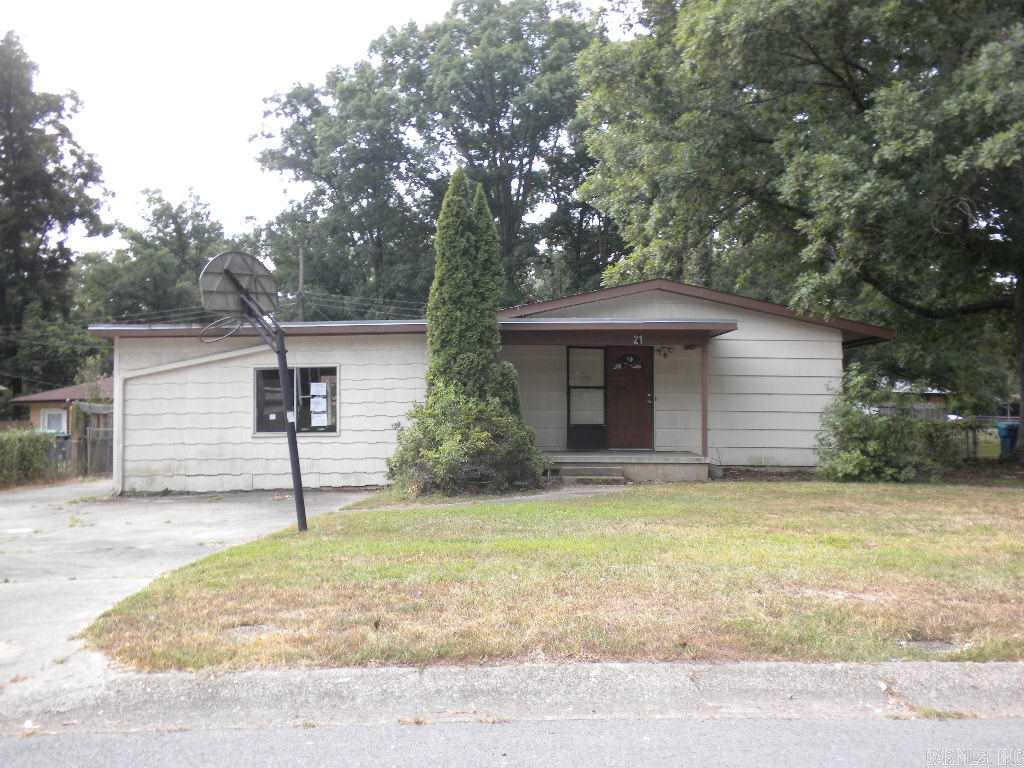 HUD Owned Property: Case # 031-358957. HUD Homes are sold AS-IS, Where Is, with no representations, warranties or disclosures. Ask your agent for more details and submit offers on www.hudhomestore.com. Managed by www.mmrem.com. FHA Financing: IE (Insured-Escrow) Deed conveyed by Special Warranty Deed or its equivalent. Square Footage per FHA Appraisal. See agent remarksā3 bed 2 bath home that also offers an enclosed garage that would make a great party/game/den/living area.