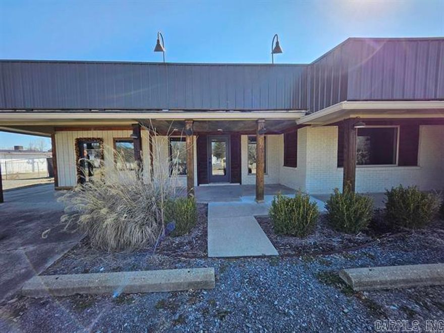 Prime Commercial Space for Lease – High-Traffic Location off Hwy 65! Looking for the perfect space to grow your business? This 1,200 sq. ft. commercial unit offers excellent highway visibility with over 32,000 vehicles passing daily! Featuring a large open floor plan, a backroom with water access, and a private bathroom, this space is ideal for a variety of business uses. Enjoy frontparking, plus rear exterior space for added convenience. The unit is customizable with some restrictions, allowing you to tailor it to your needs. Utilities included in lease amount up to a monthly max. Don’t miss this prime high-traffic location—perfect for retail, office, or service-based businesses! Contact us today for leasing details.