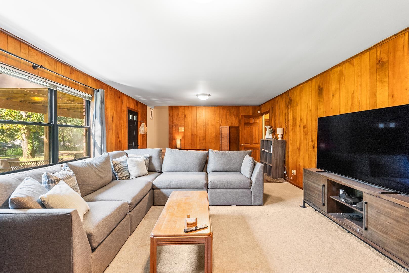 MEEKS MANOR - Residential