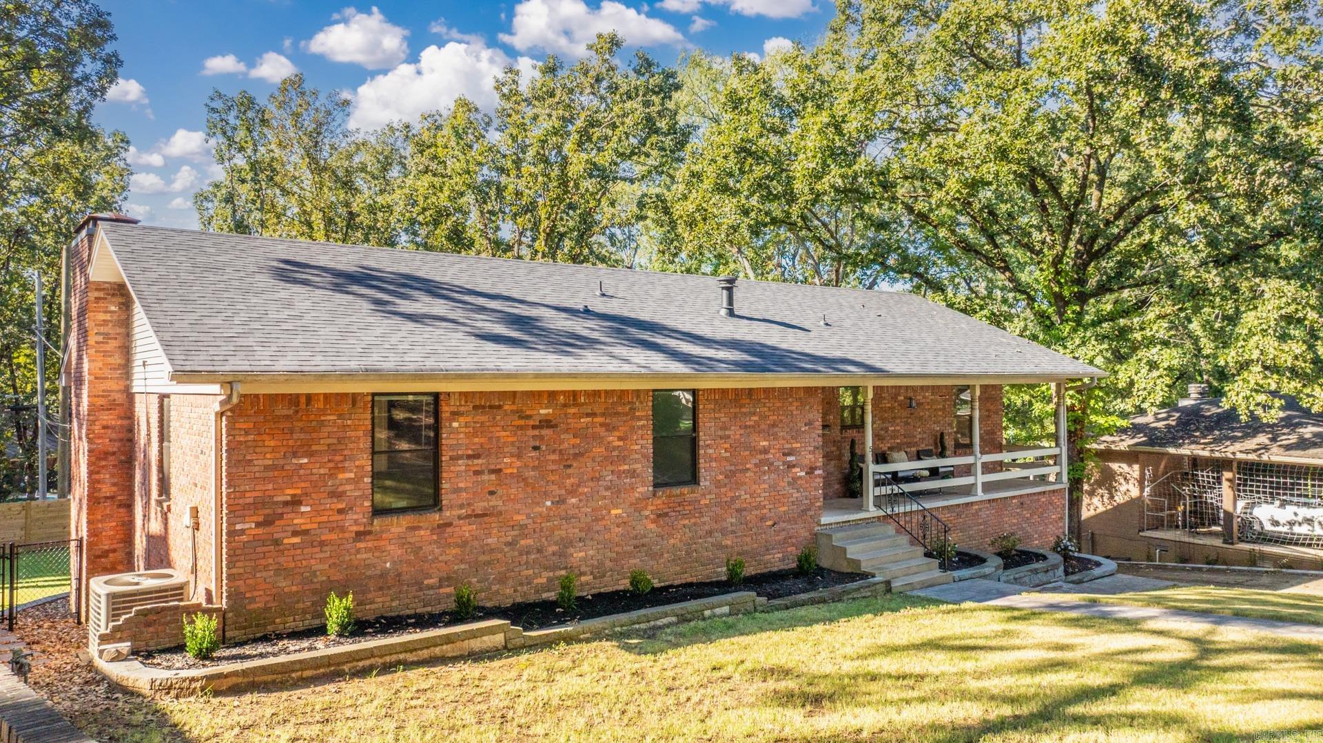 MEEKS MANOR - Residential