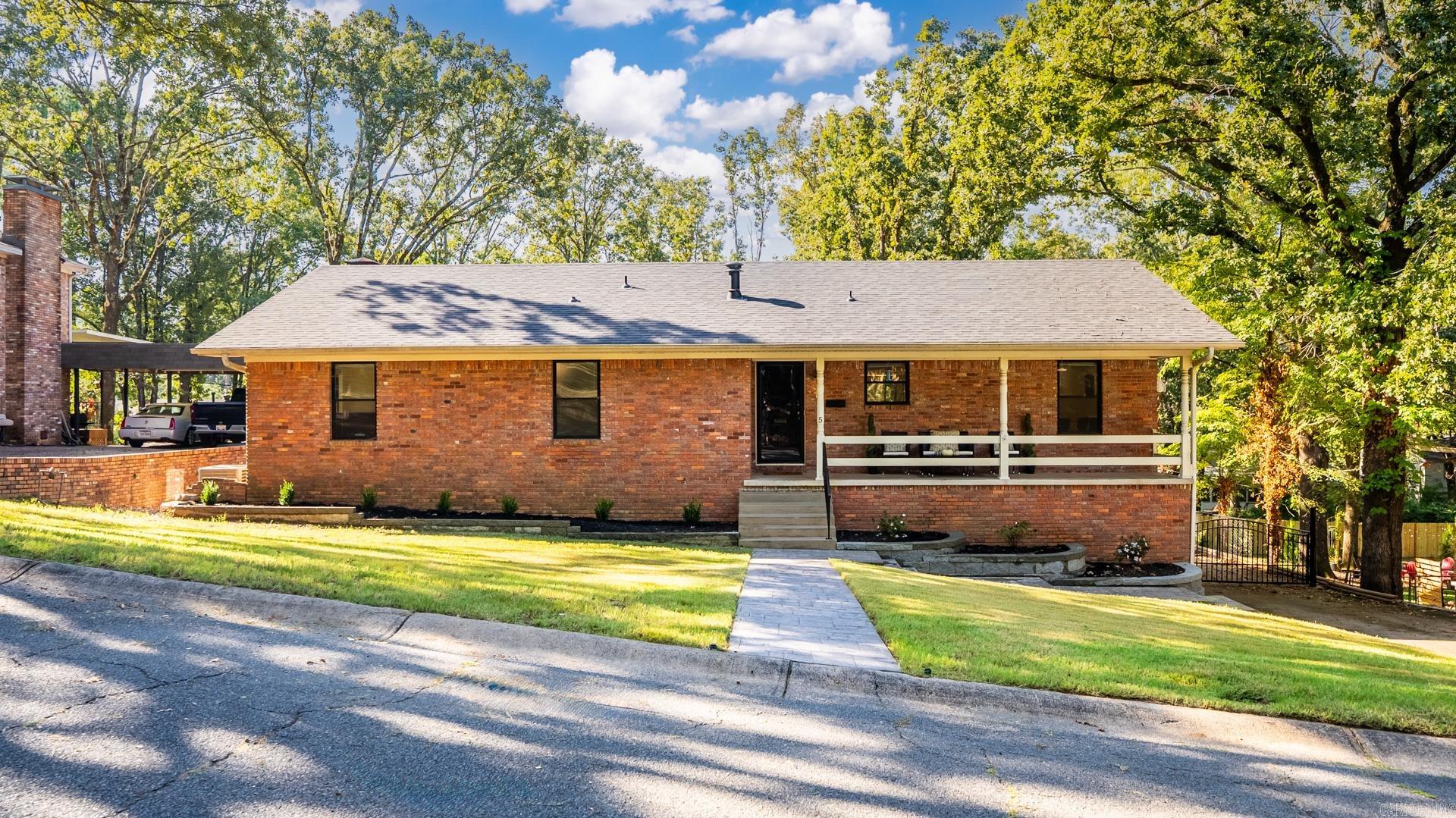 MEEKS MANOR - Residential