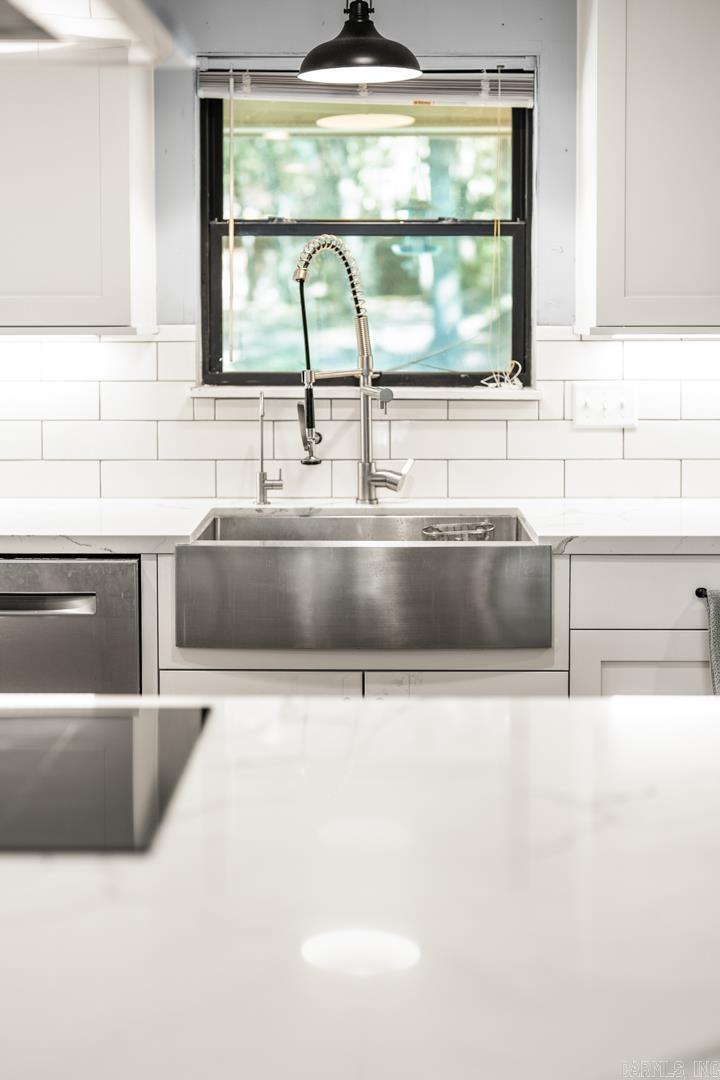 MEEKS MANOR - Residential