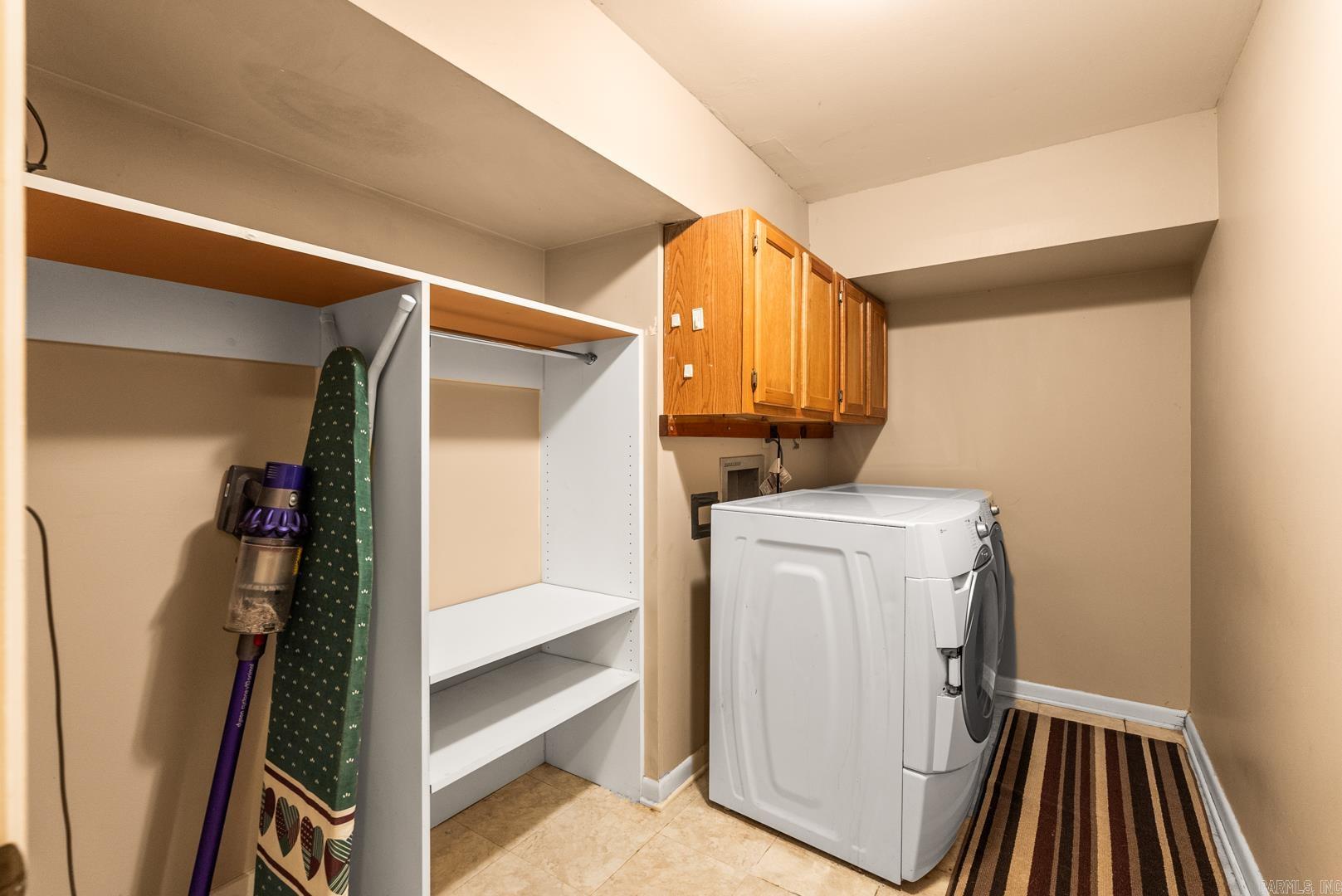 MEEKS MANOR - Residential