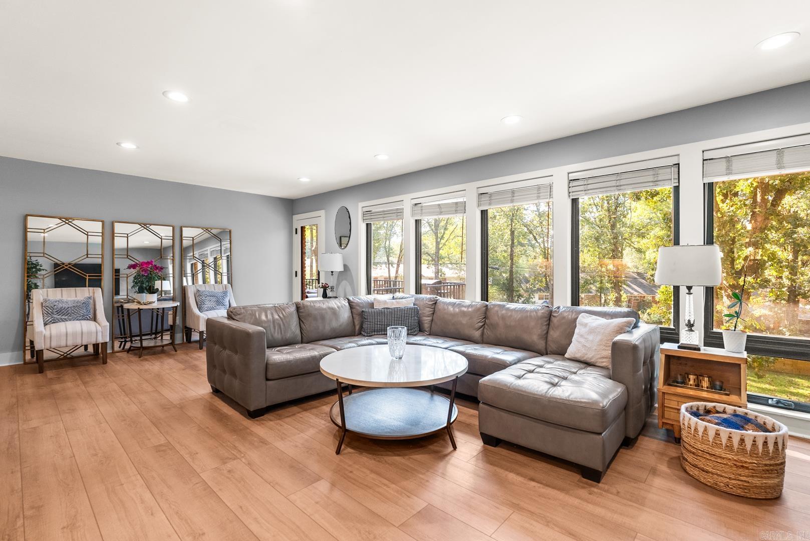 MEEKS MANOR - Residential