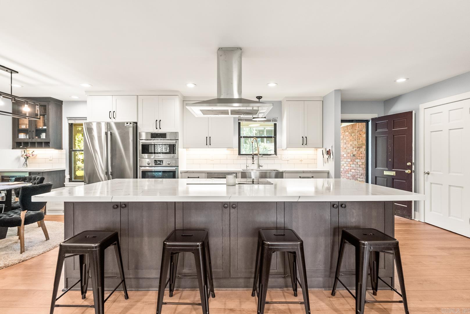 MEEKS MANOR - Residential