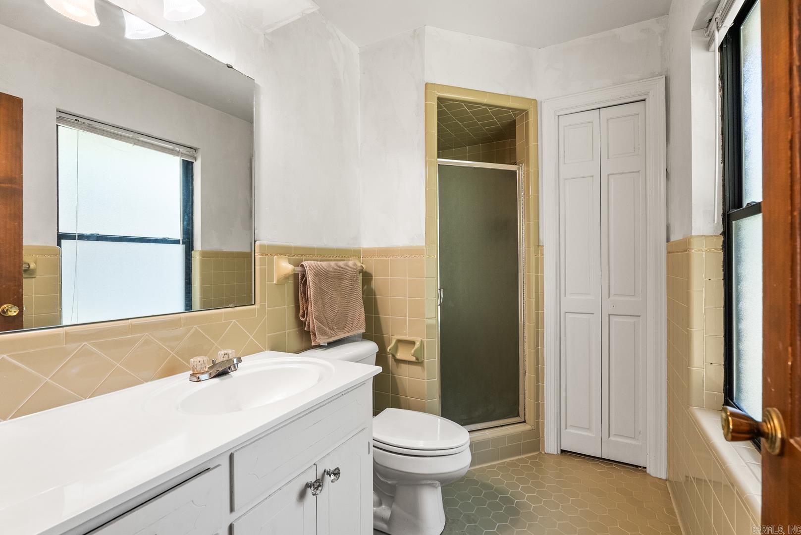 MEEKS MANOR - Residential