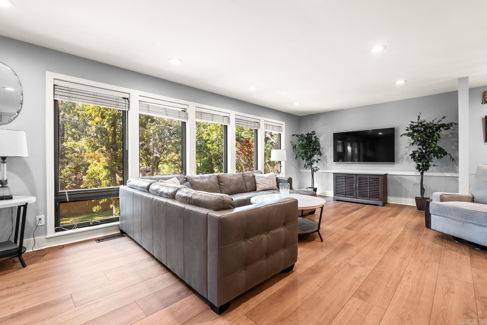 MEEKS MANOR - Residential