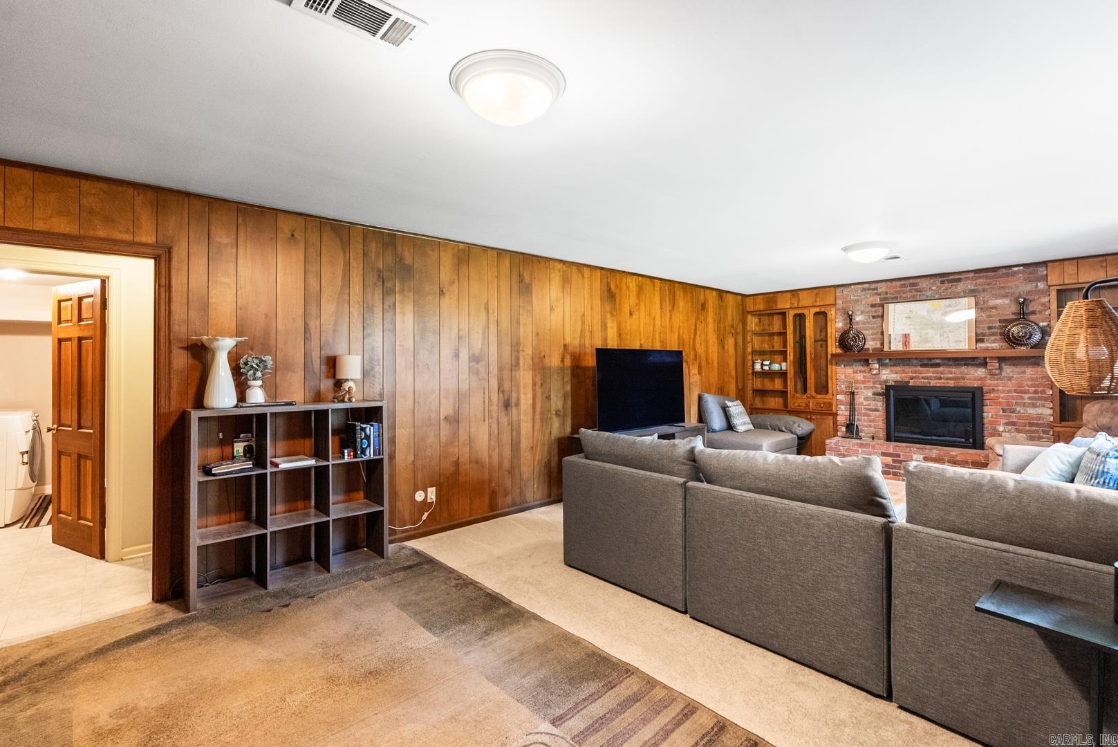 MEEKS MANOR - Residential