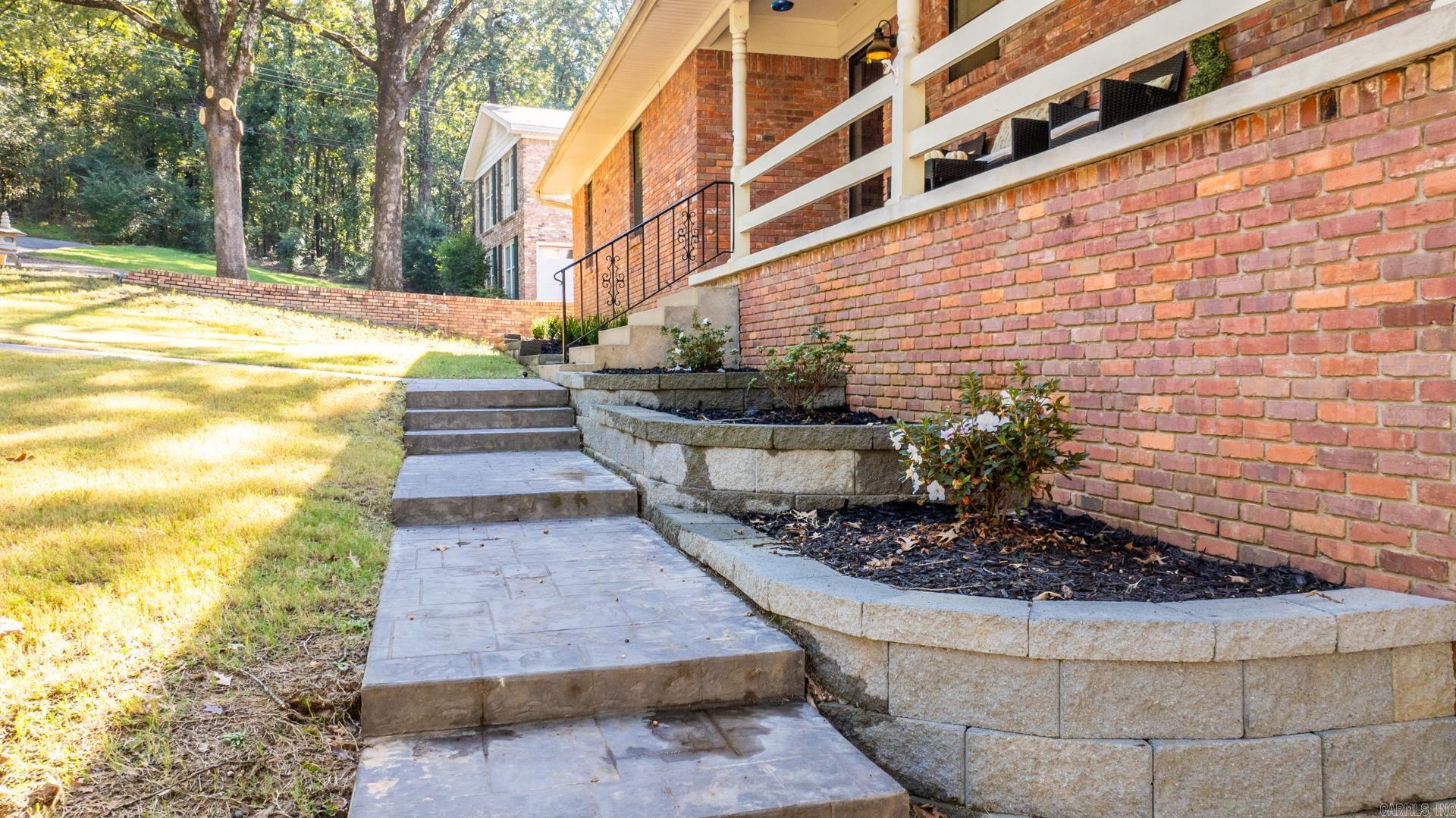 MEEKS MANOR - Residential