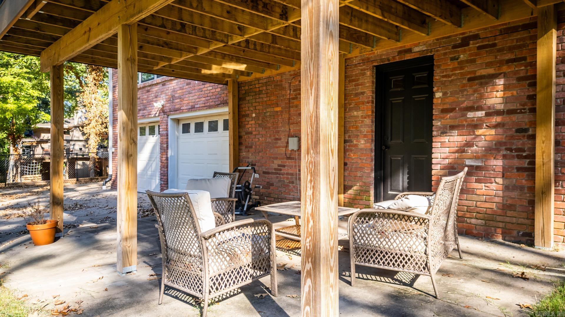 MEEKS MANOR - Residential