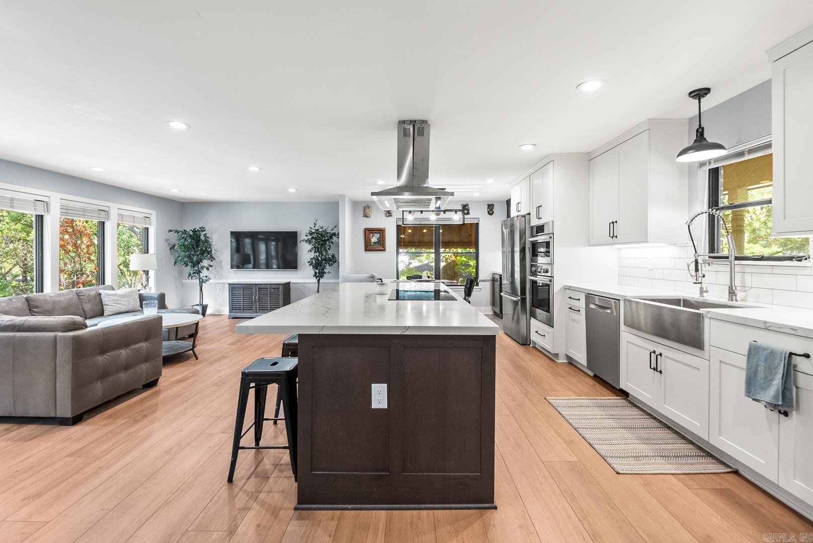 MEEKS MANOR - Residential