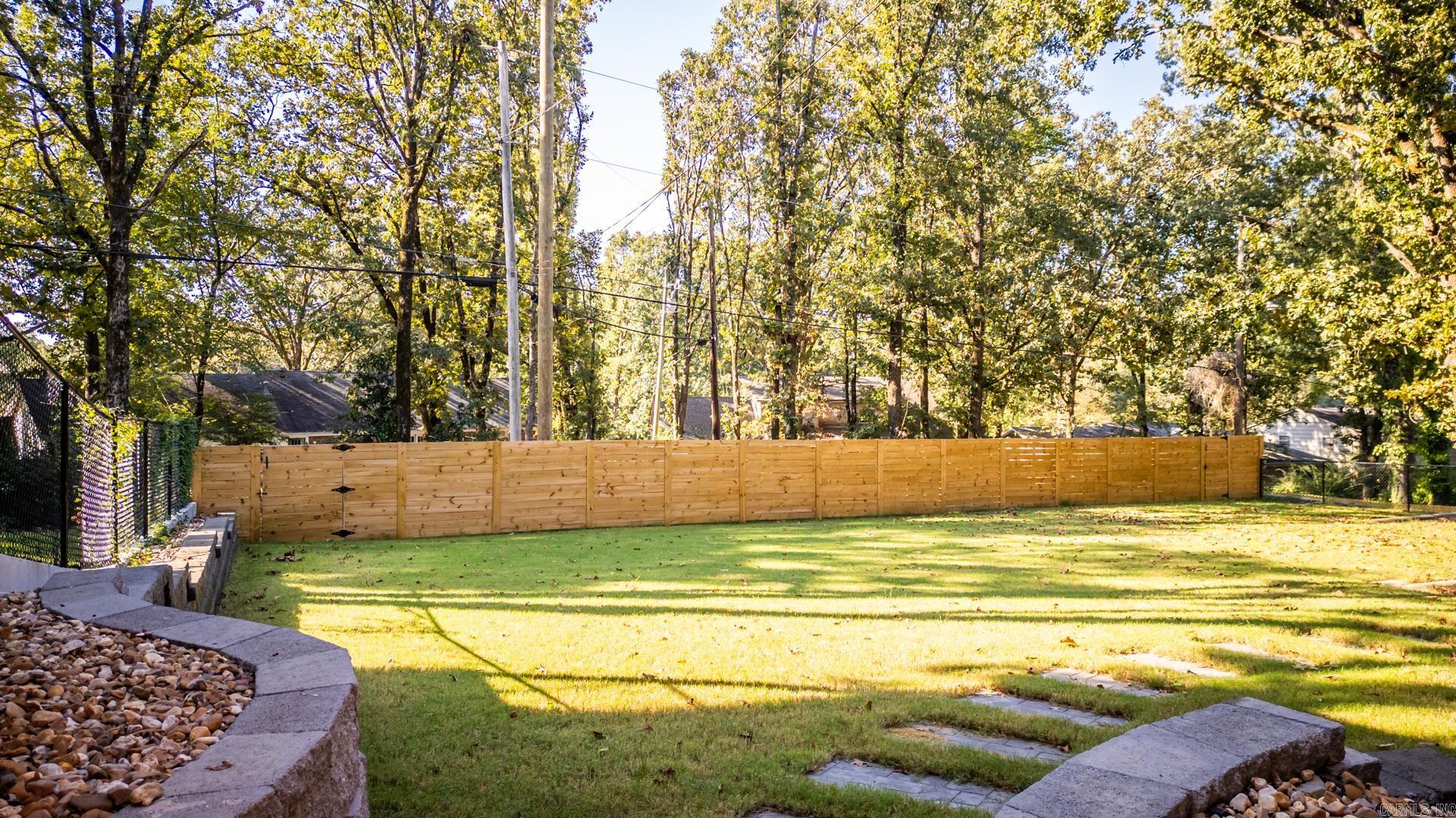 MEEKS MANOR - Residential