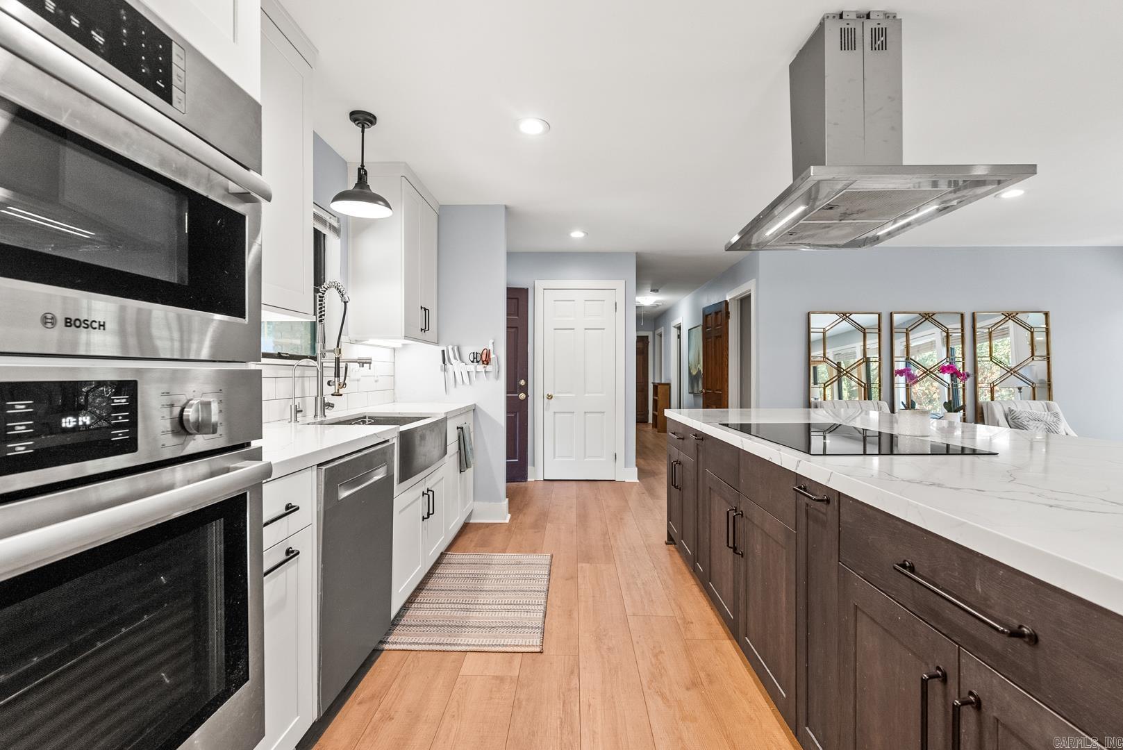 MEEKS MANOR - Residential