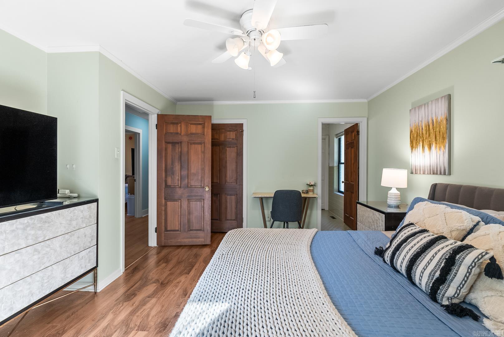 MEEKS MANOR - Residential